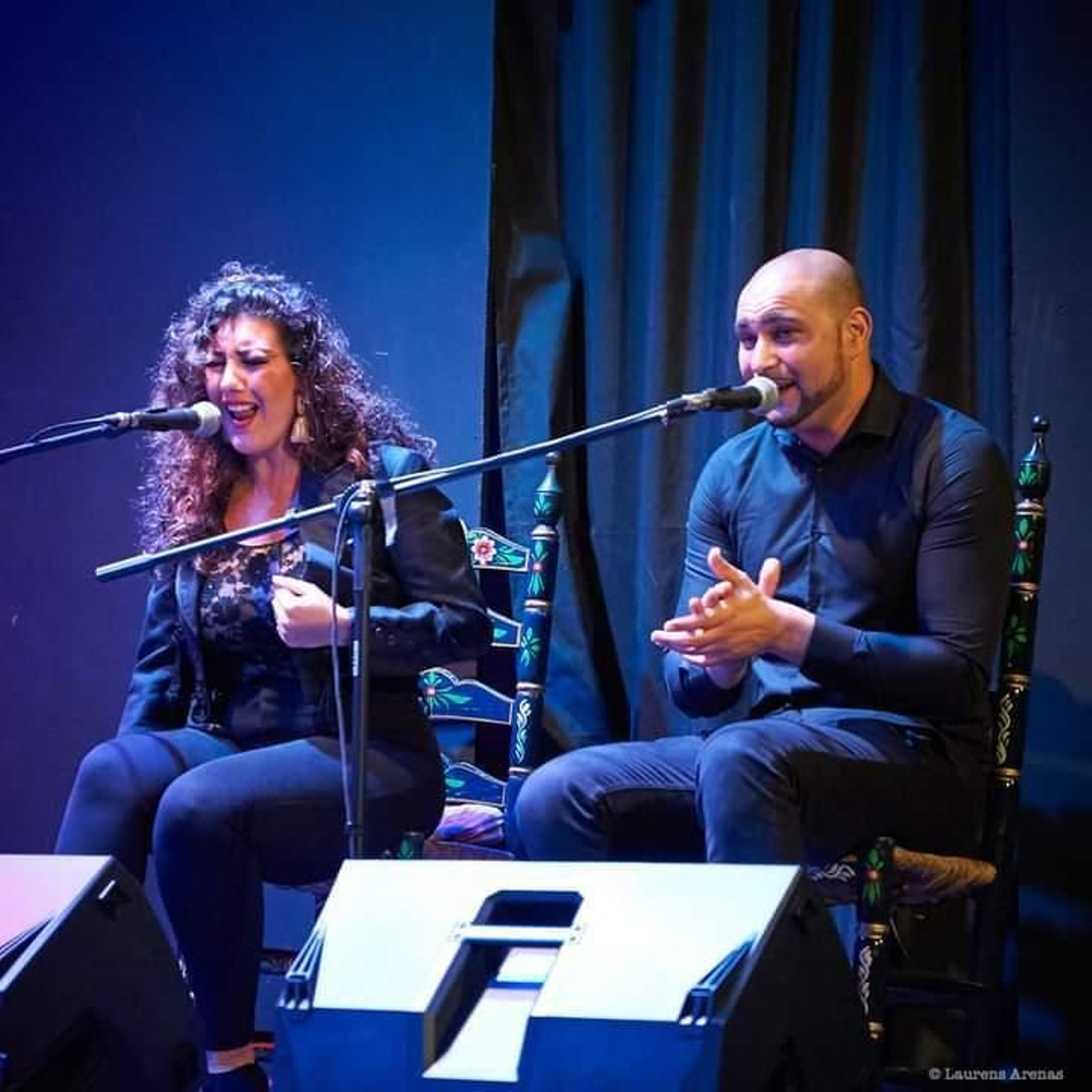 Álvaro Valle junto a Sara Salado durante una actuación