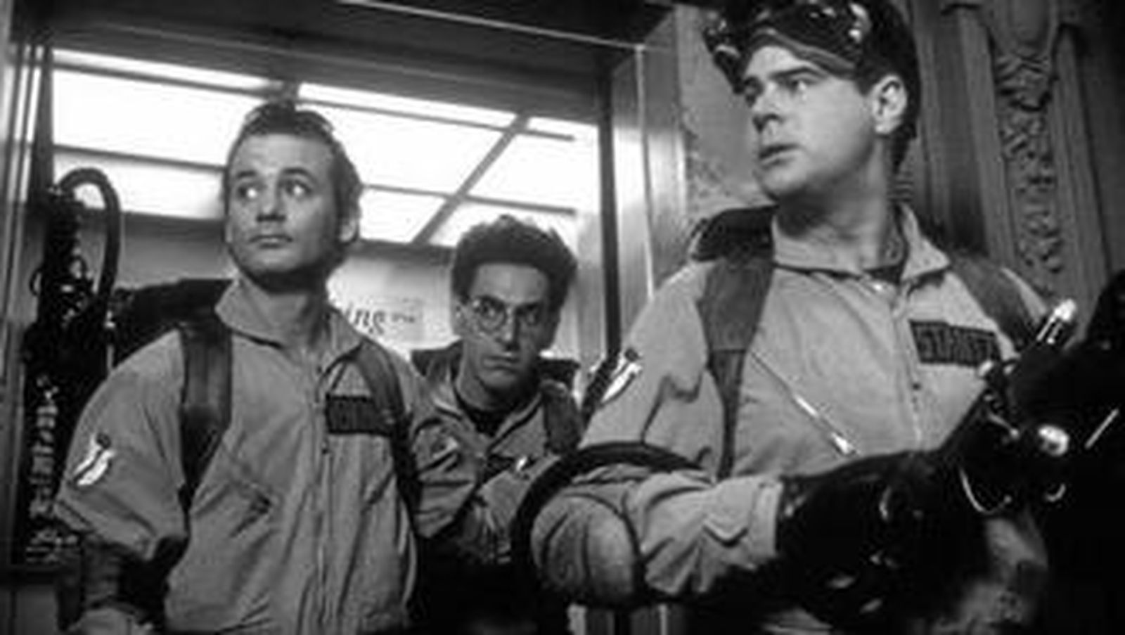 Harold Ramis -en el centro-, junto a Bill Murray y Dan Aykroyd, en 'Cazafantasmas' (1984), de Ivan Reitman.