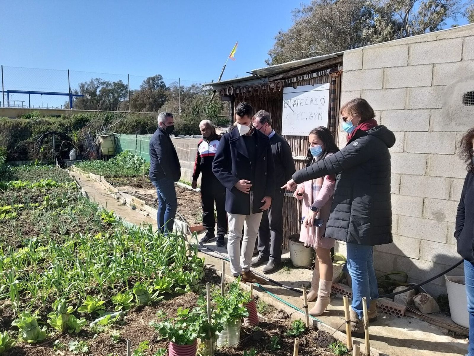 Visita a un huerto social de Benalup-Casas Viejas.