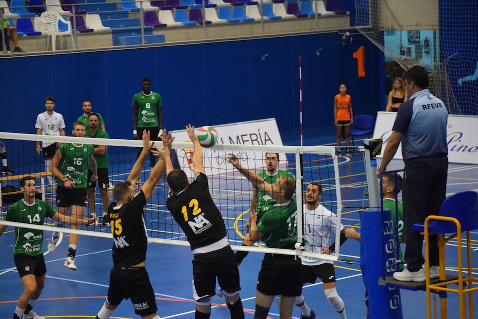 Unicaja vence a un gran Chênois Genève (3-0)