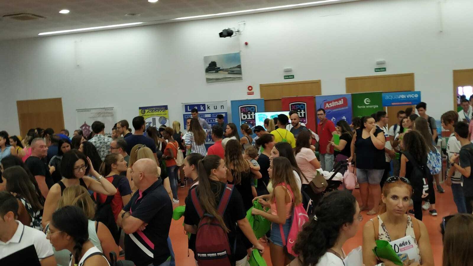 Durante todo el día acudieron miles de personas hasta Huércal de Almería a la Feria de Empleo