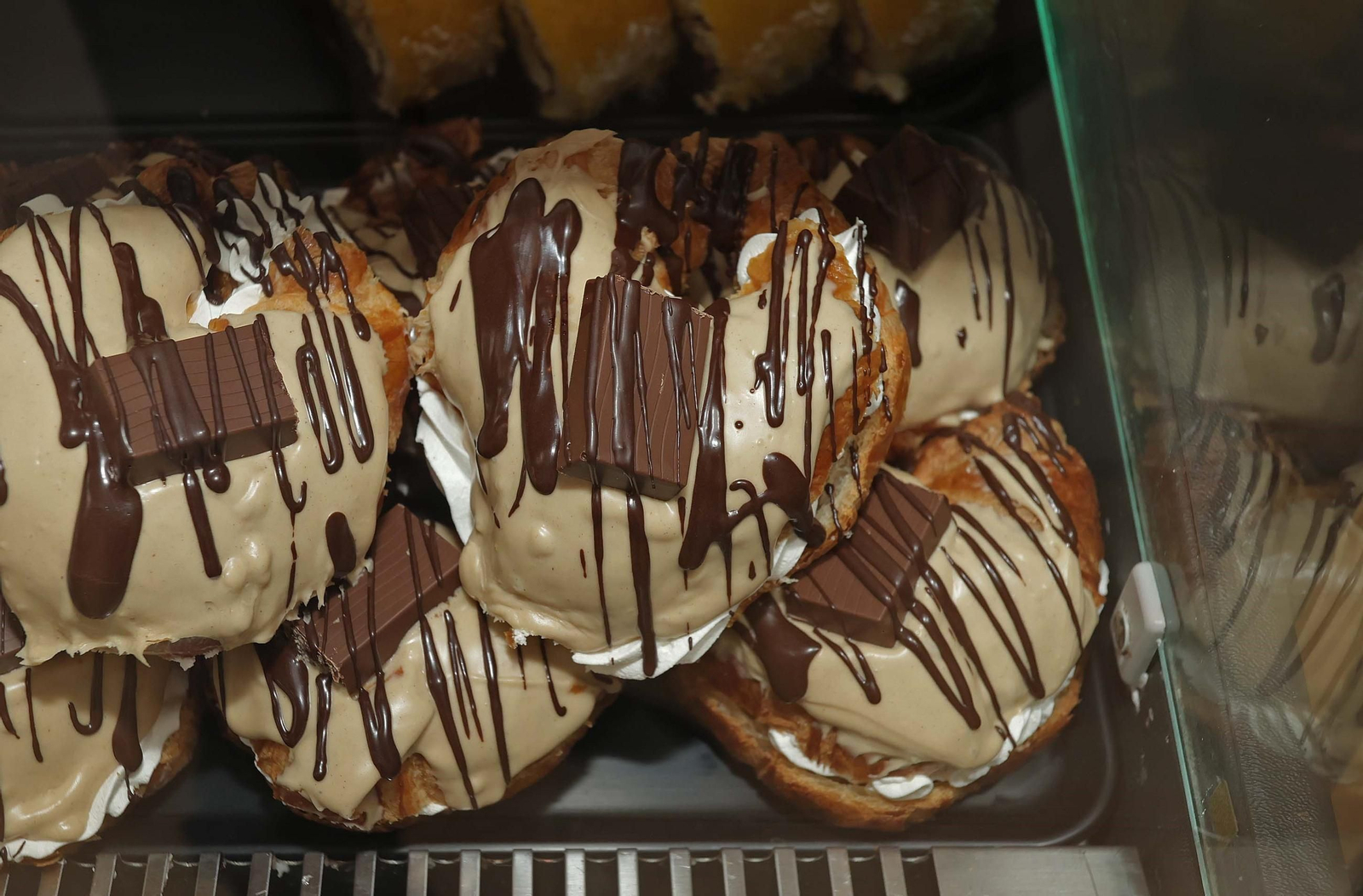 Pastelería 'La Negra': una vitrina llena de tradición y alegría