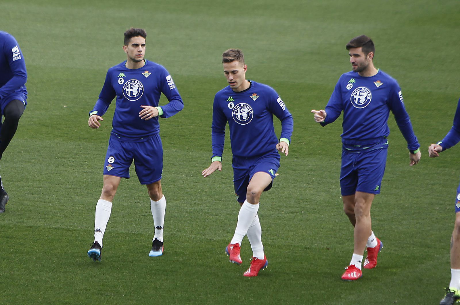 Bartra, junto a Canales y Barragán en un entrenamiento .