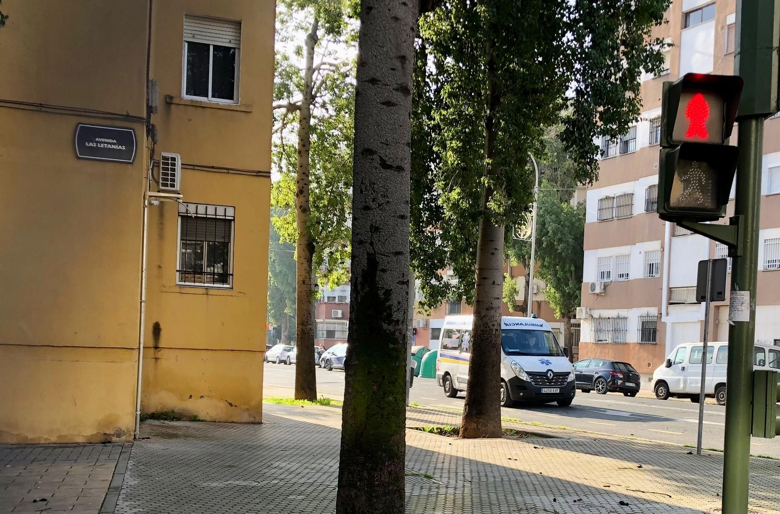 Una ambulancia, ayer en las Letanías.