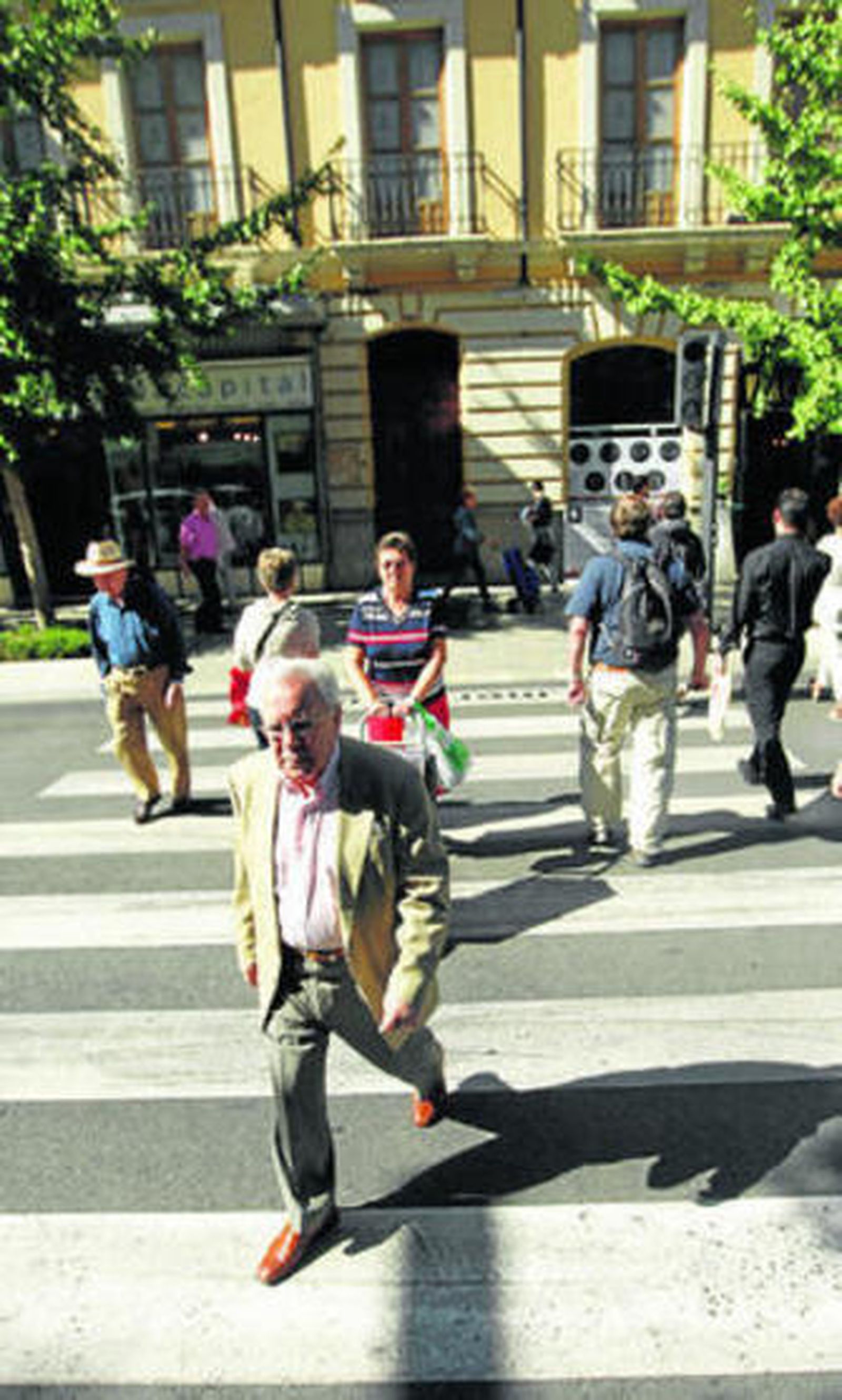 La correcta señalización de las calles, fundamental para proteger al peatón.