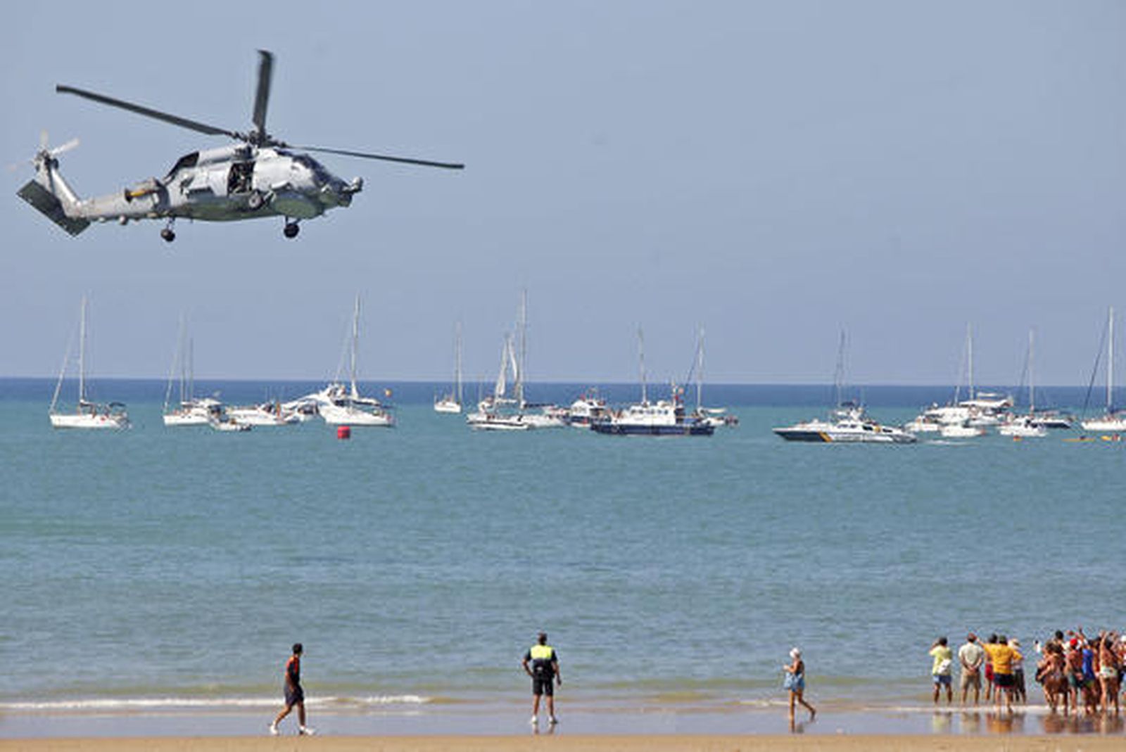 190.000 personas disfrutan del III Festival Aéreo en la playa de la Victoria. /Foto: Jesús Marín