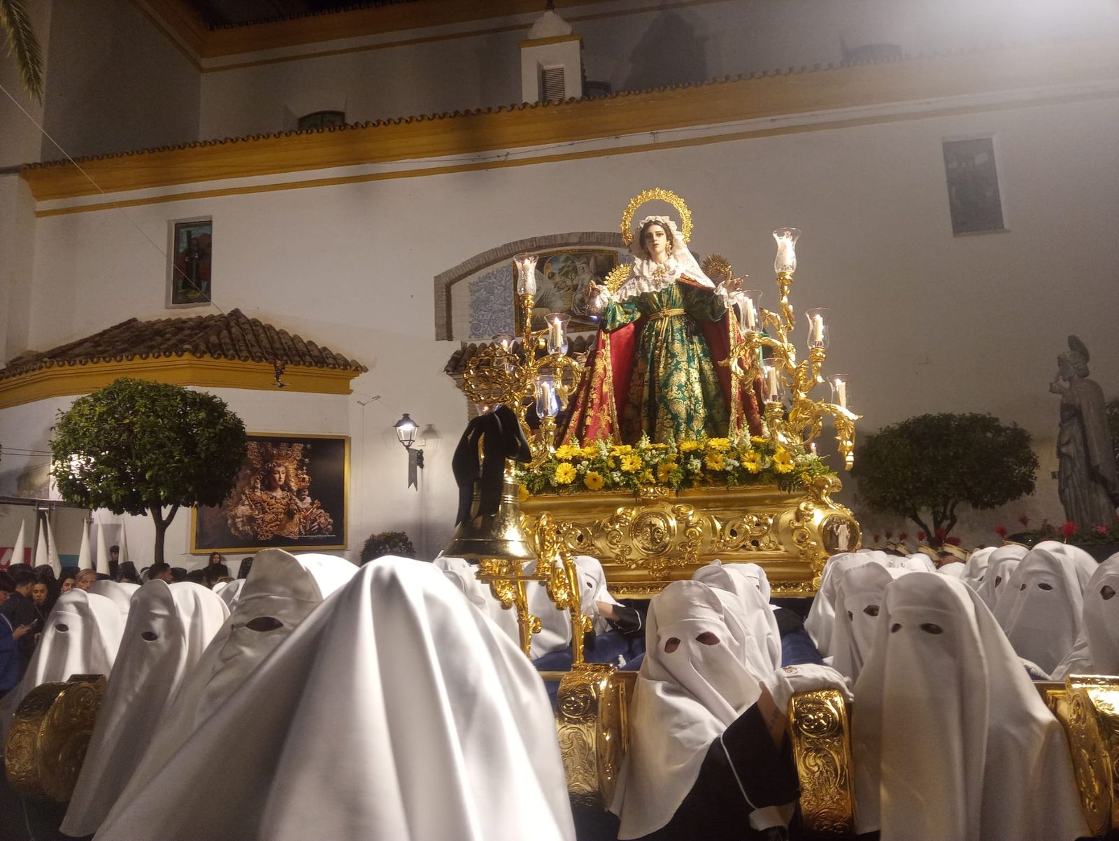 La patrona de la hostelería, Santa Marta, el Martes Santo en Marbella, en imágenes