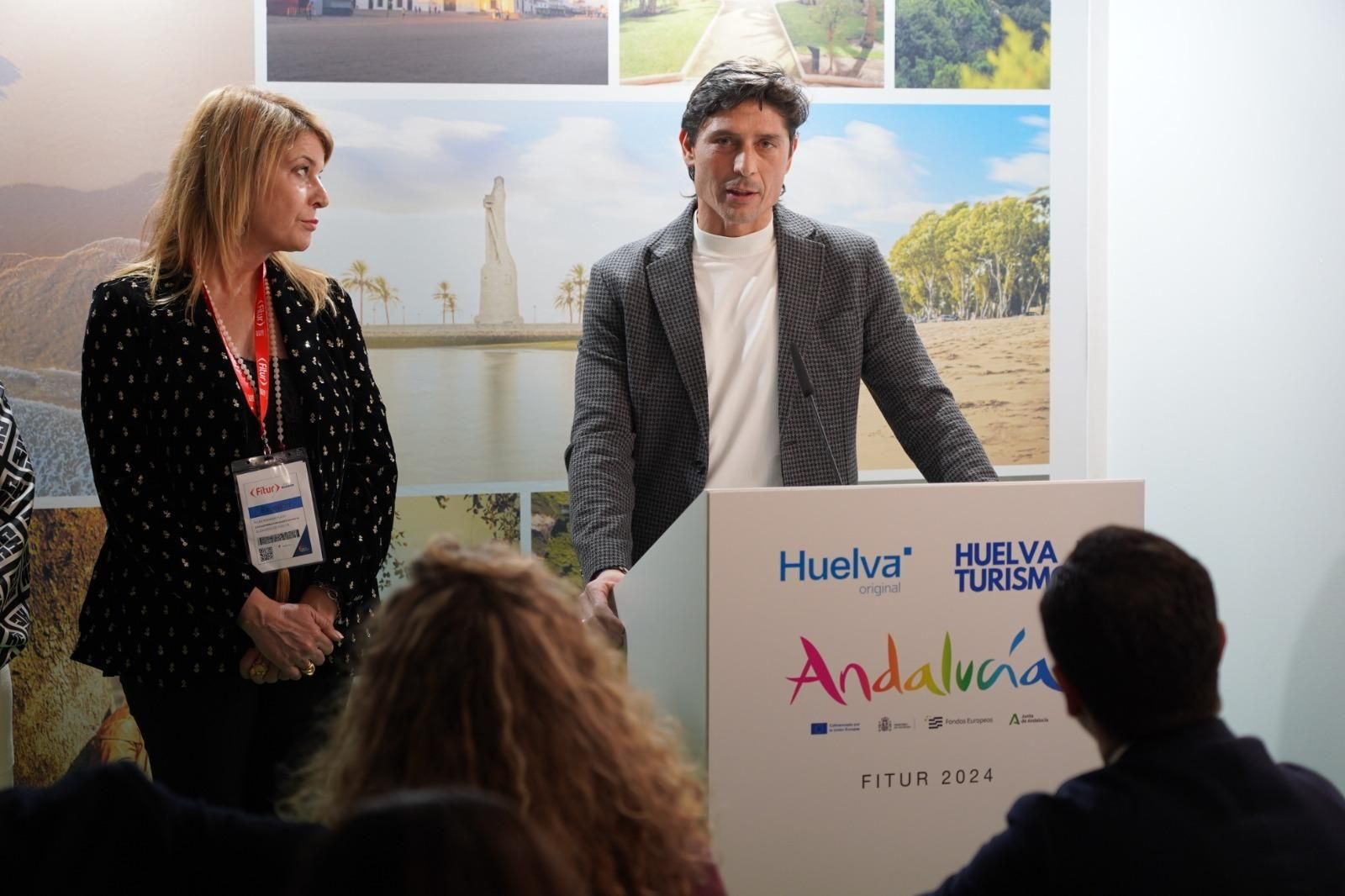 Jesús Vázquez, acompañado de Pilar Miranda, en Fitur.