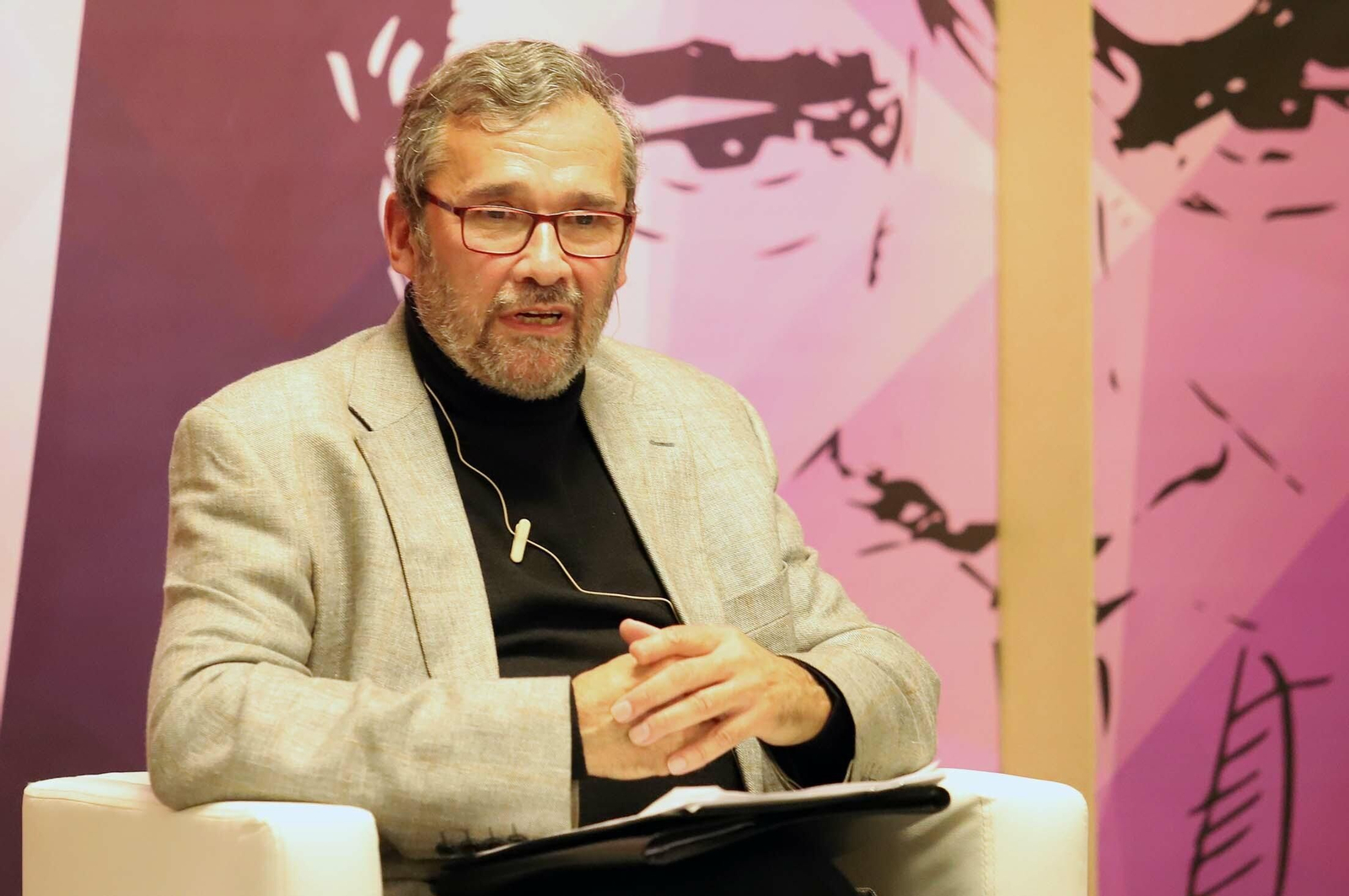 Imágenes de la charla de Juan Pérez Mercader y Rosa María Calaf  sobre la vida, su origen, el universo y la exploración espacial