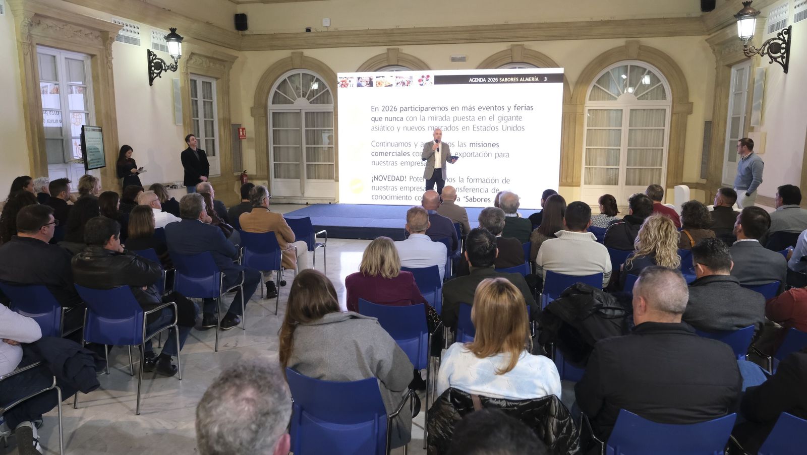La marca gourmet 'Sabores Almería' presenta su calendario 2026 a los empresarios de Almería