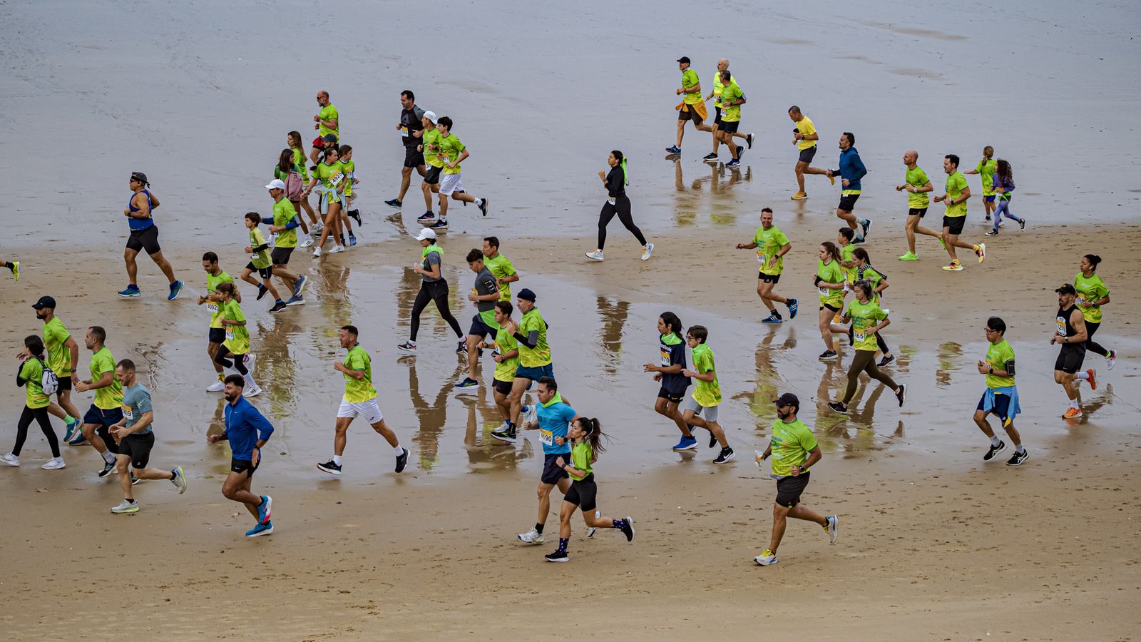 Búscate entre las fotos de la X carrera Cádiz en marcha contra el cáncer