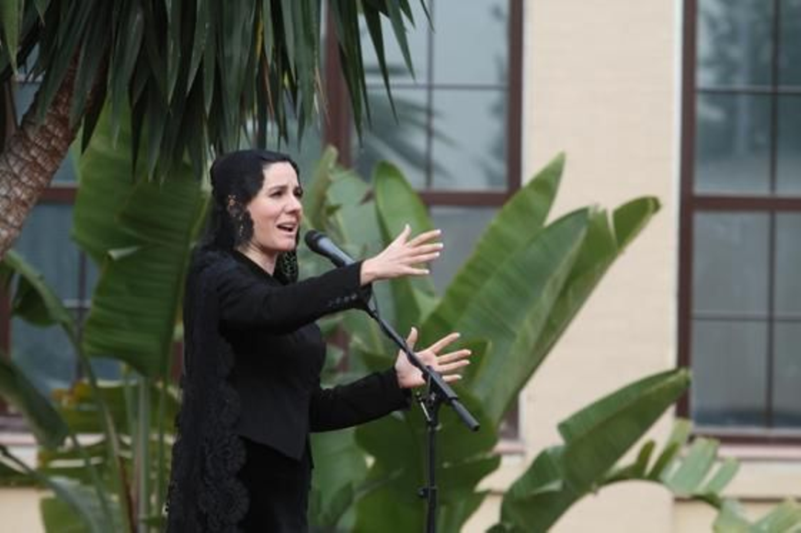 La cantante malagueña Diana Navarro canta una saeta a El Cautivo

Foto: Punto Press