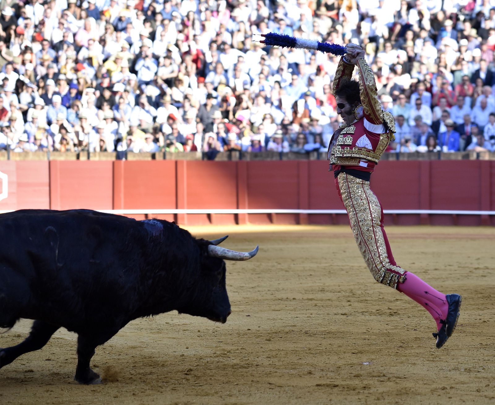 Las imágenes de la 13ª corrida de abono de La Maestranza