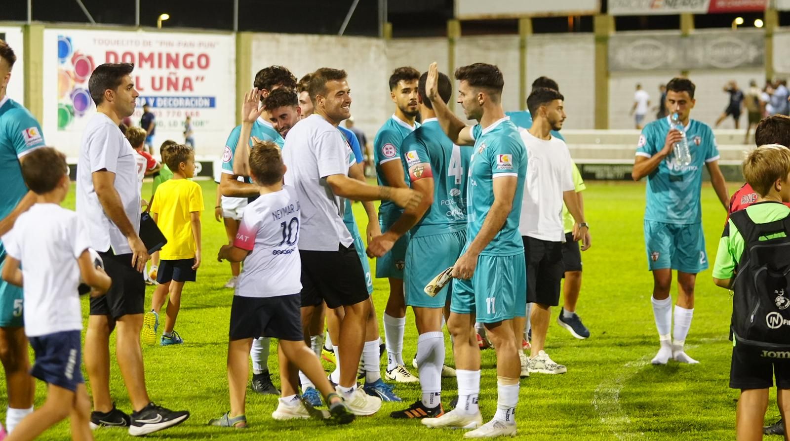 Los jugadores del Pozoblanco celebran su pase a la Copa RFEF.