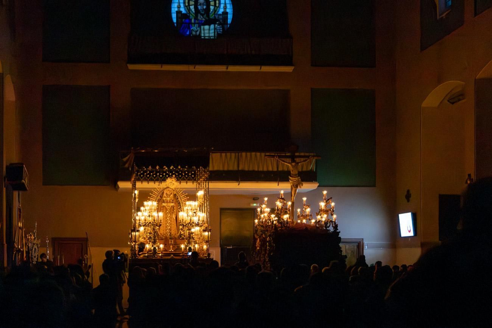 La temida lluvia impide el desarrollo normal de este Martes Santo