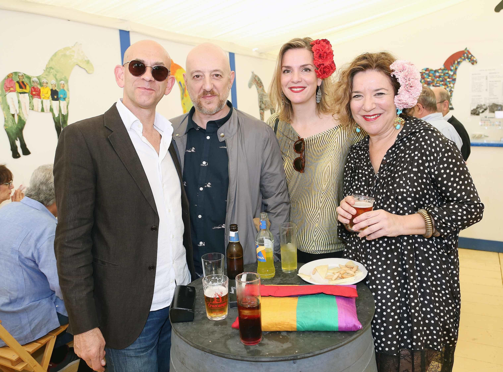 Los actores Eduardo Aguirre, José Luis Torrijo y Eva Martín con la directora del Teatro Villamarta, Isamay Benavente.