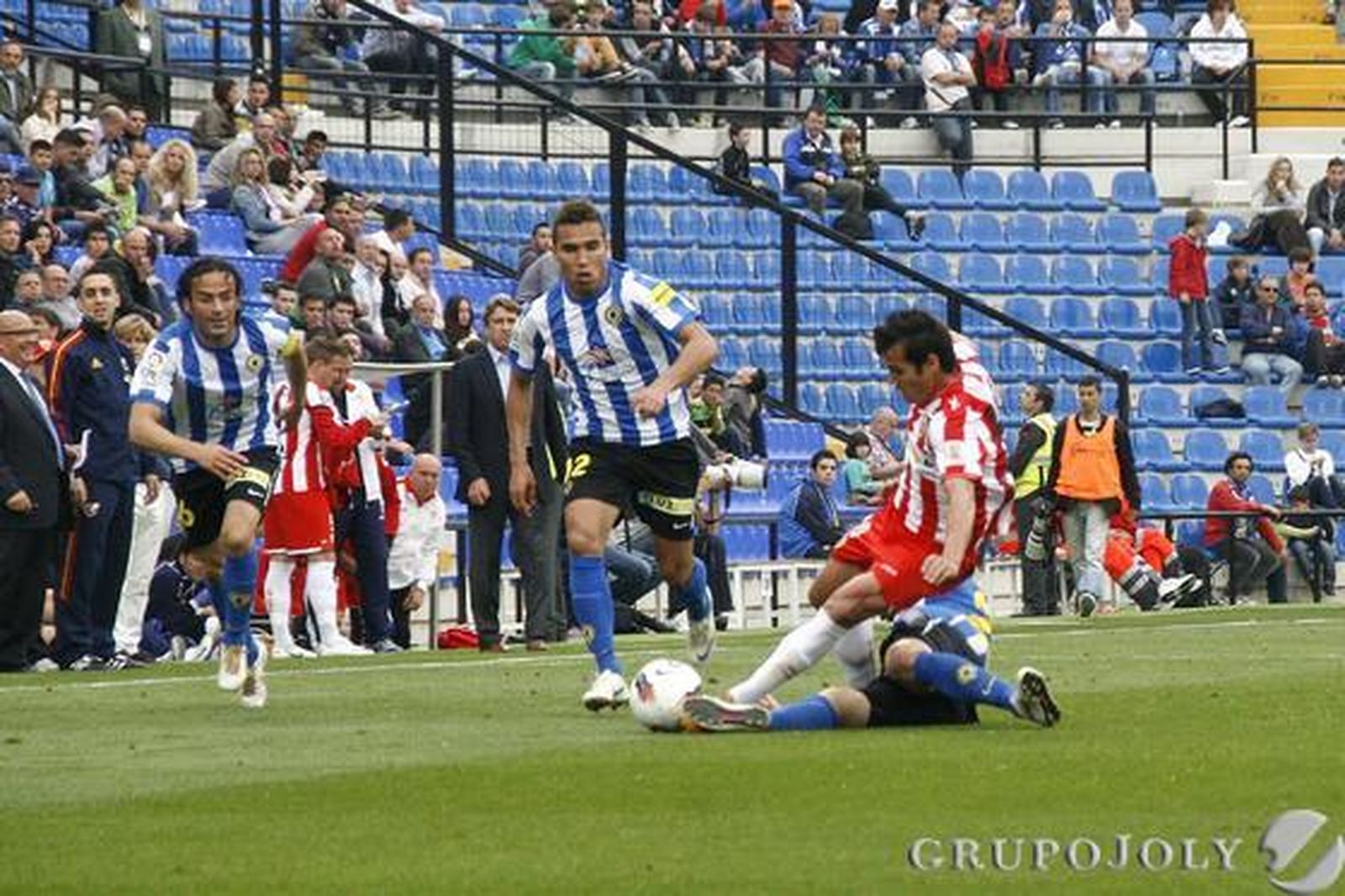 El Almería se lleva un punto del Rico Pérez y se mantiene en la pelea por las plazas de promoción. 

Foto: Rafael Gonzalez