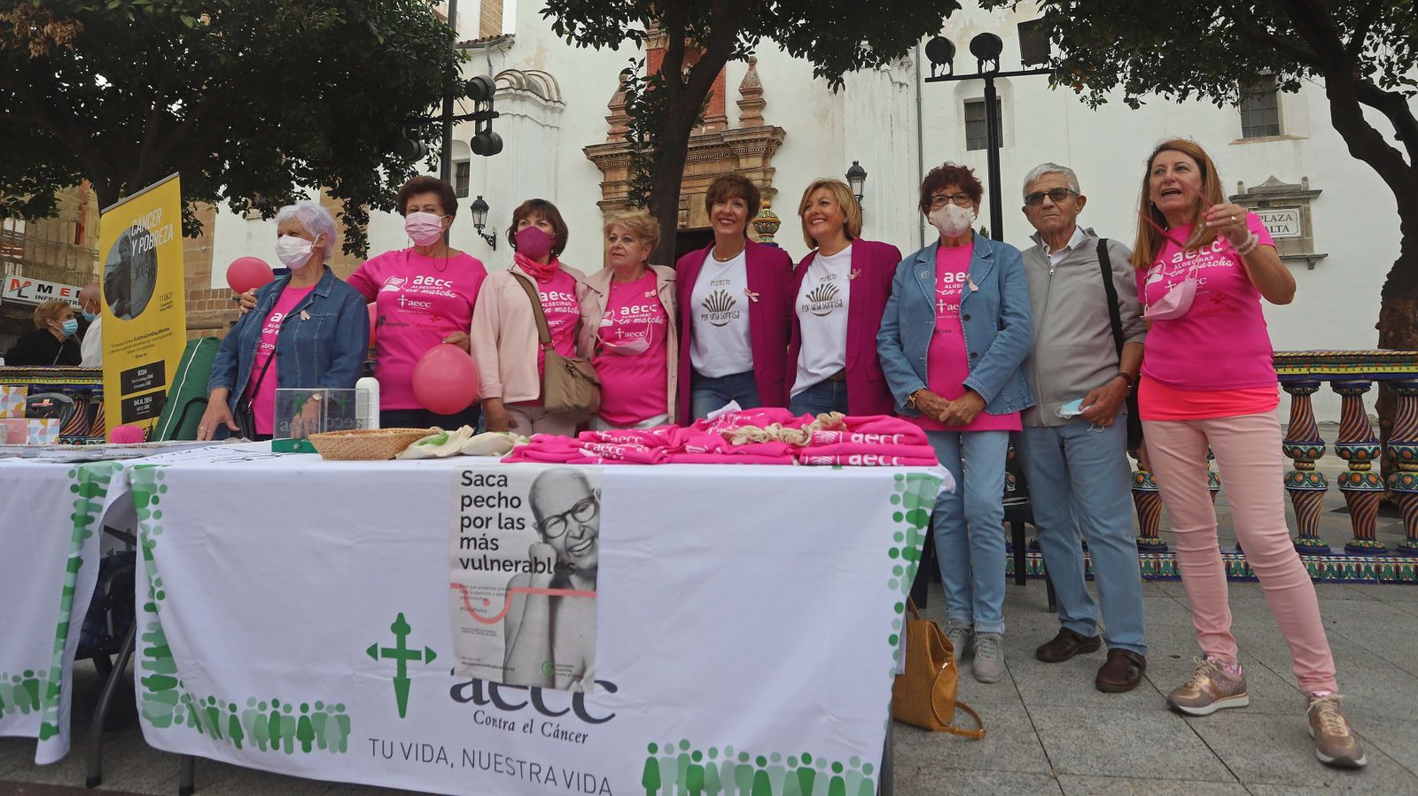 Fotos de la celebración del Día Mundial Contra el Cáncer de Mama en Algeciras