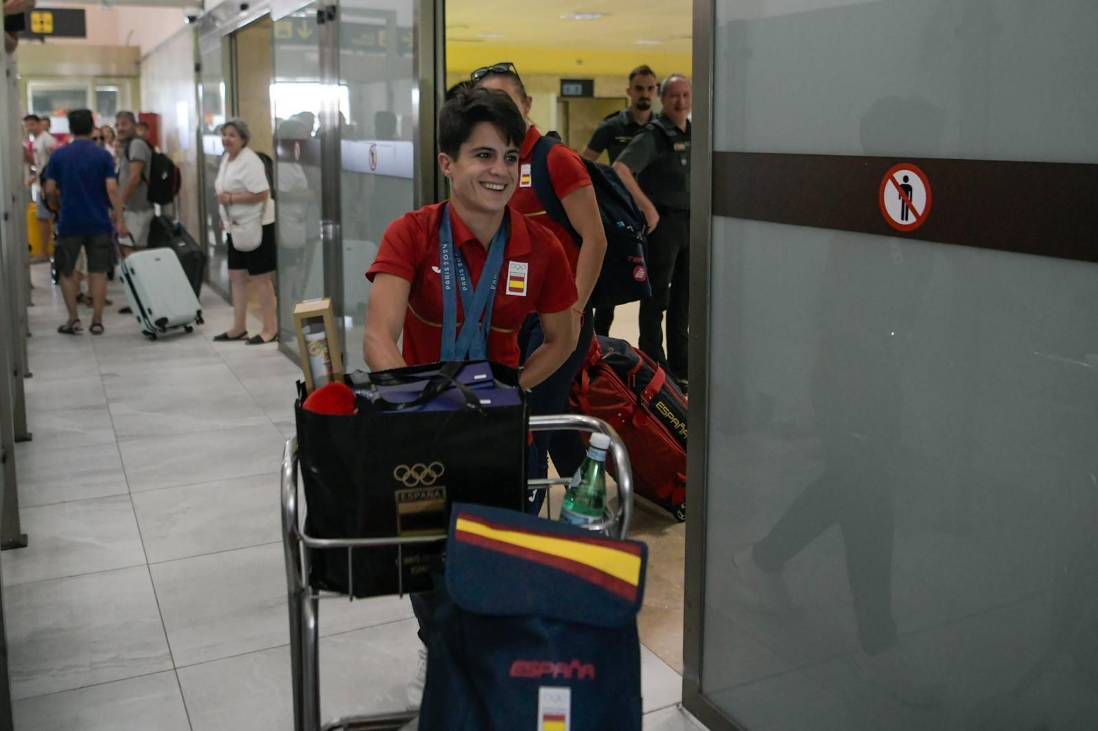 Granada recibe a la campeona María Pérez, en imágenes
