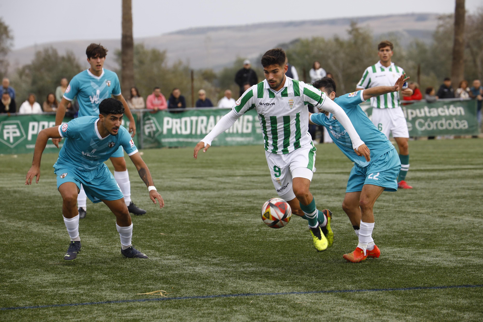 Las mejores fotos del derbi provincial entre el Córdoba B y el Pozoblanco