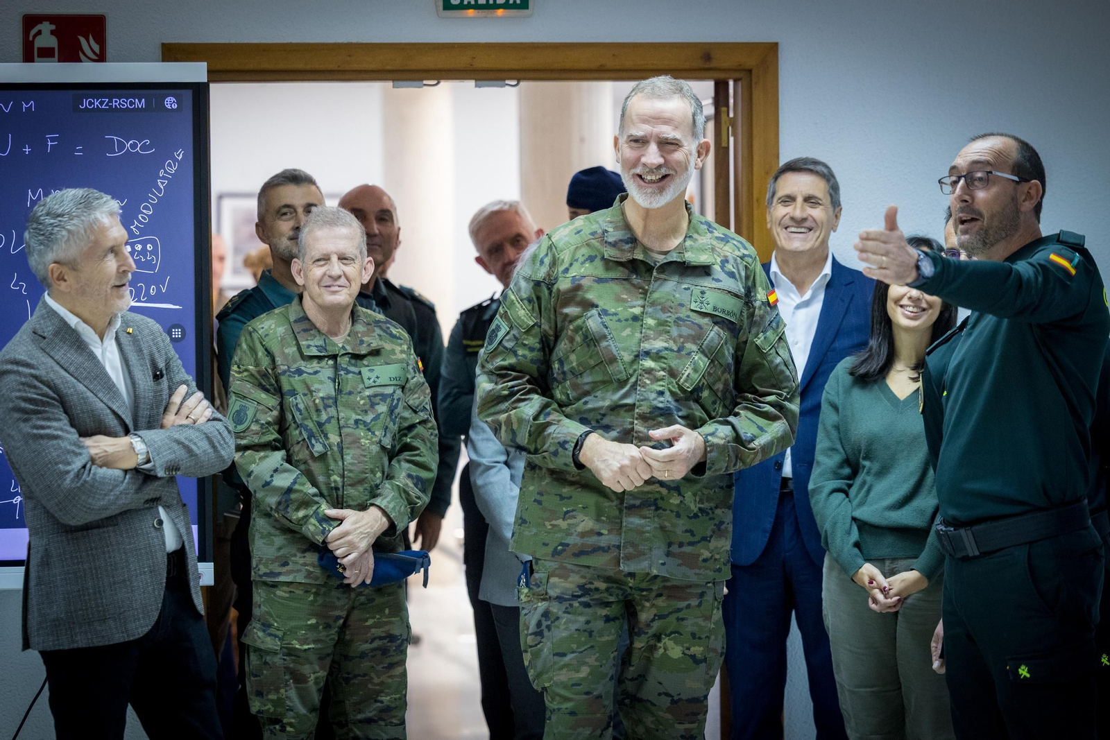 Las imágenes de la visita del Rey a la Guardia Civil de Cádiz