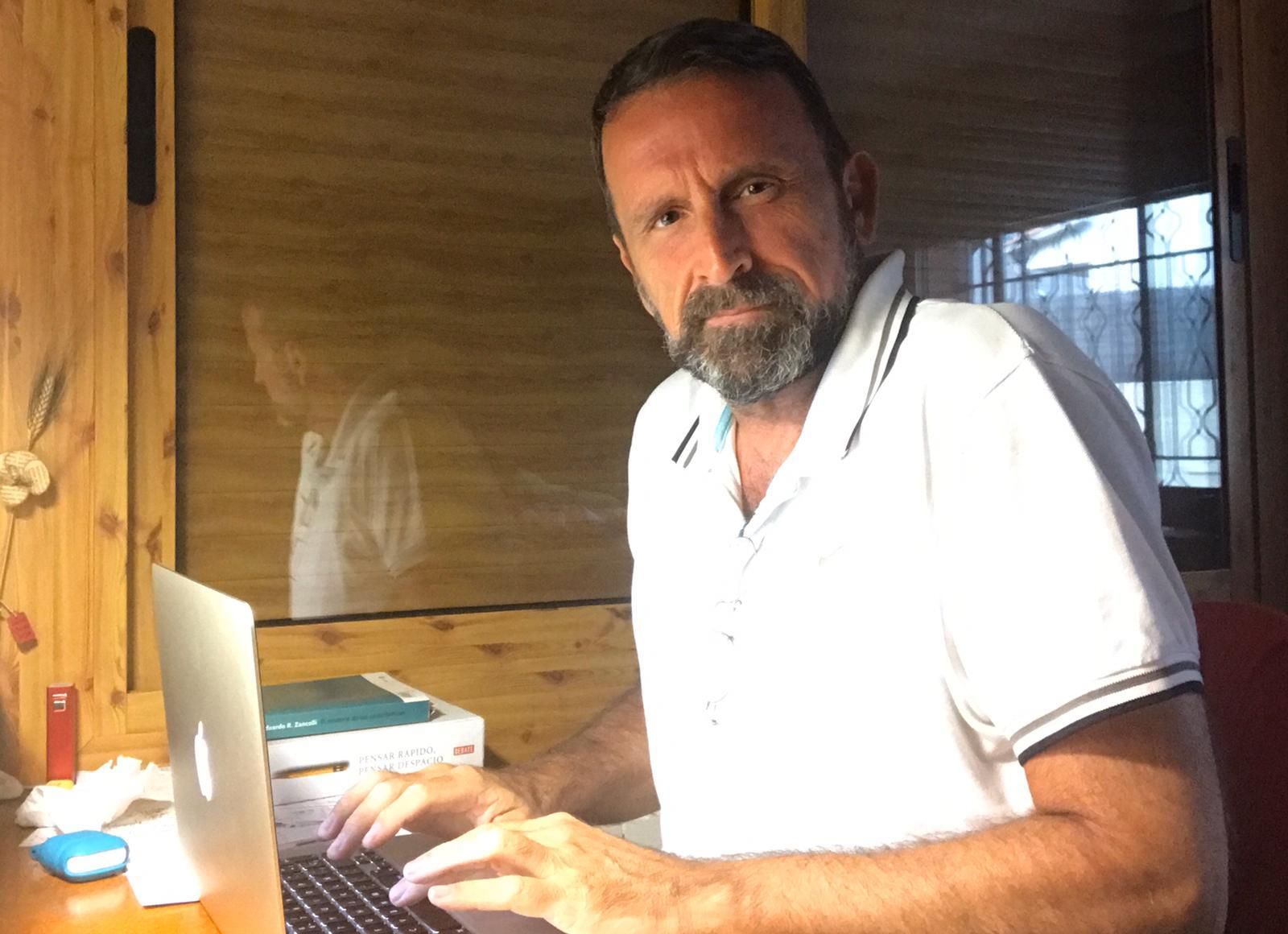 Joan Plaza, en su casa.