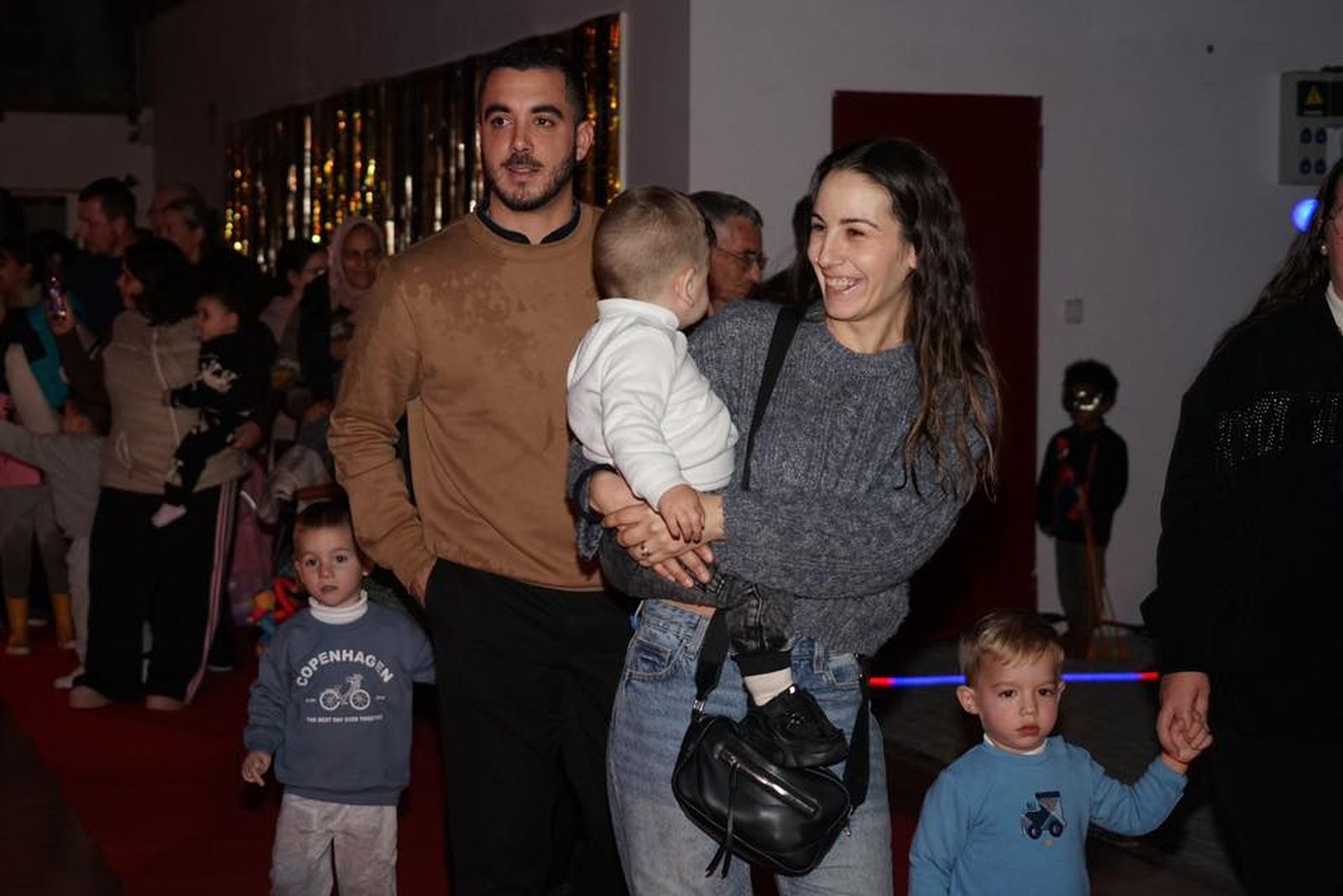 La lluvia no pudo con una ilusión desbordante en Vícar: la cabalgata estática, en imágenes