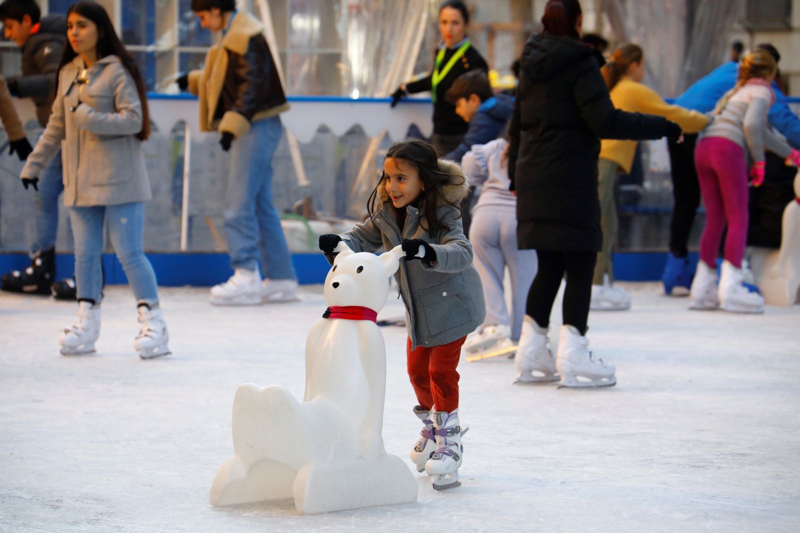 El gran ambiente en las calles de Córdoba en la previa de la Nochevieja, en fotografías