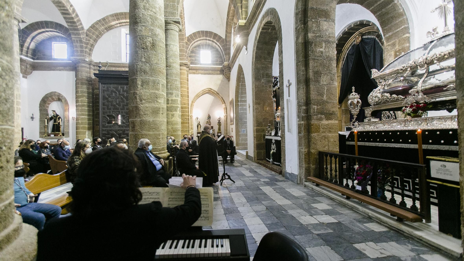 Las imágenes del Sábado Santo en Cádiz
