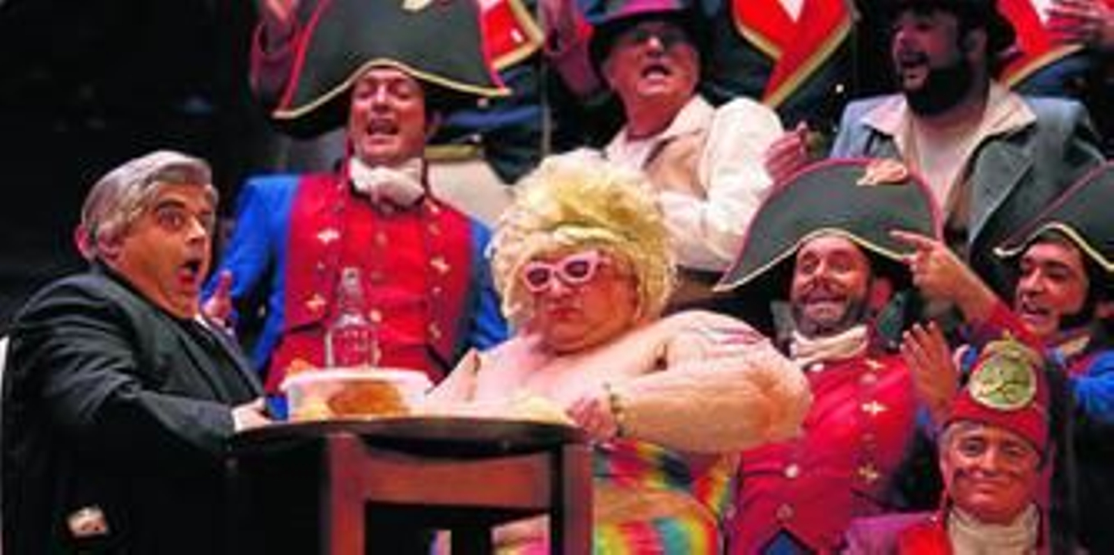 El Canijo de Carmona y José Mari, 'El Niño de Malet', realizaron un cameo durante la actuación del coro de Fali Pastrana 'La niña bonita', que abrió la Gran Final.