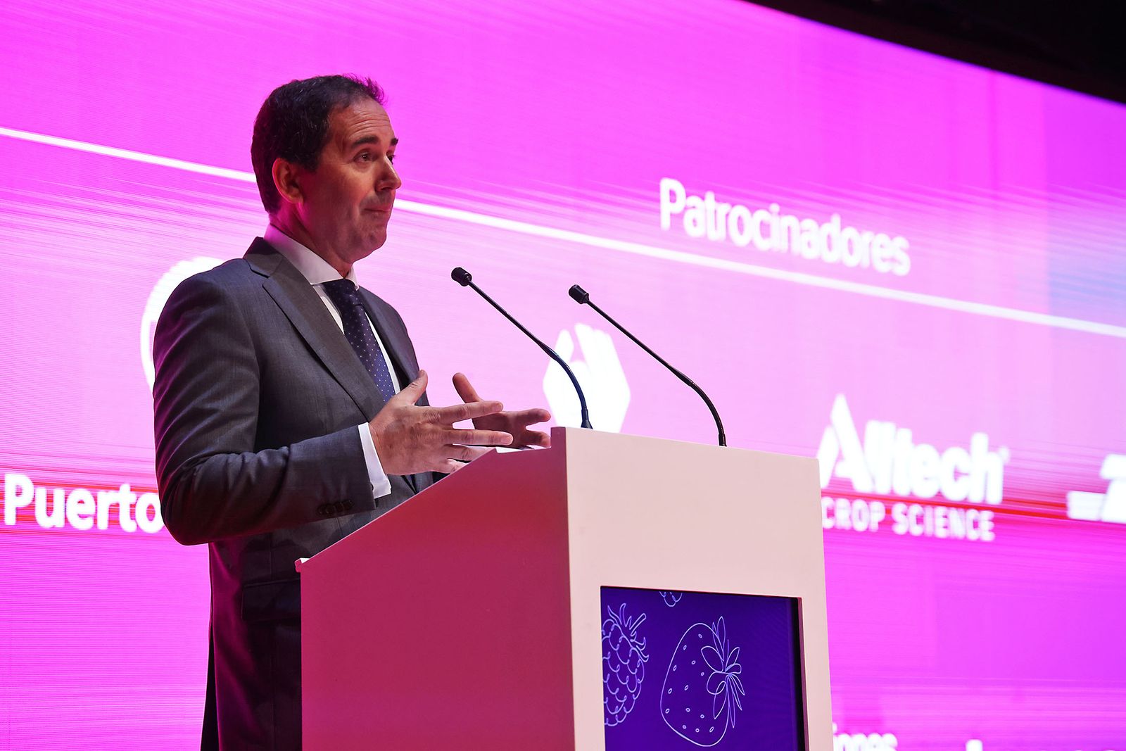 Imágenes de la inauguración del X Congreso de Frutos Rojos de Huelva