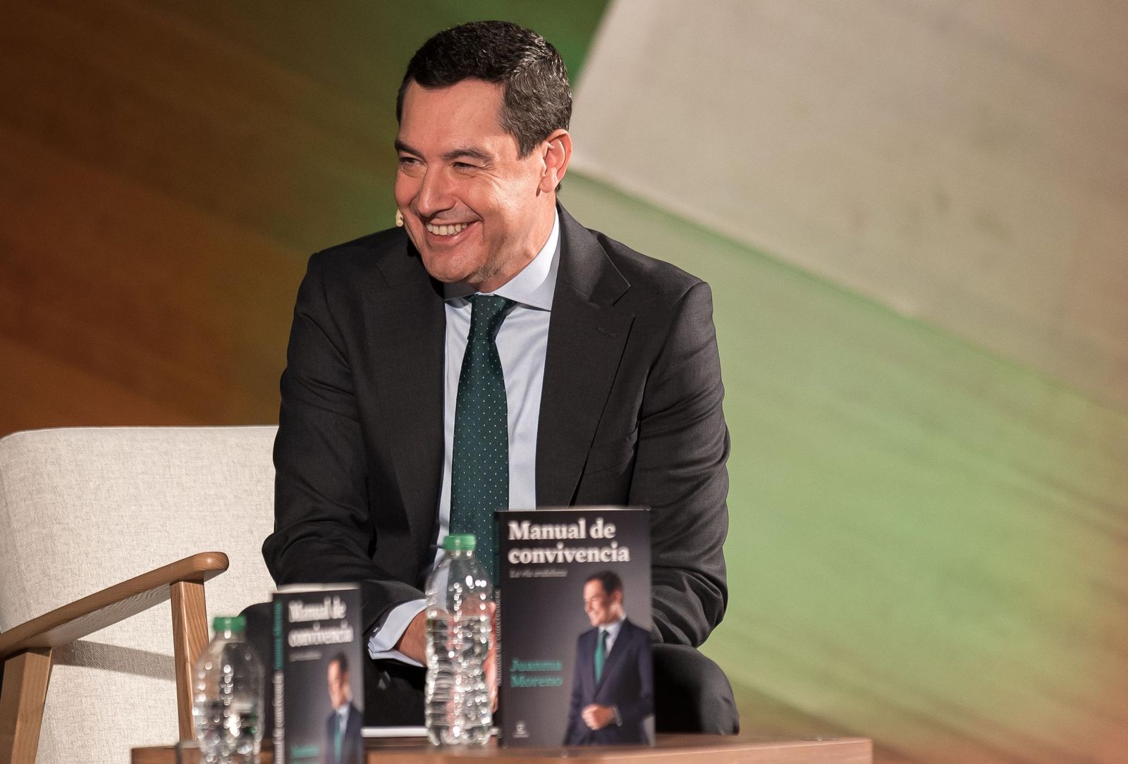 Las fotos de la presentación del libro de Juanma Moreno en Madrid