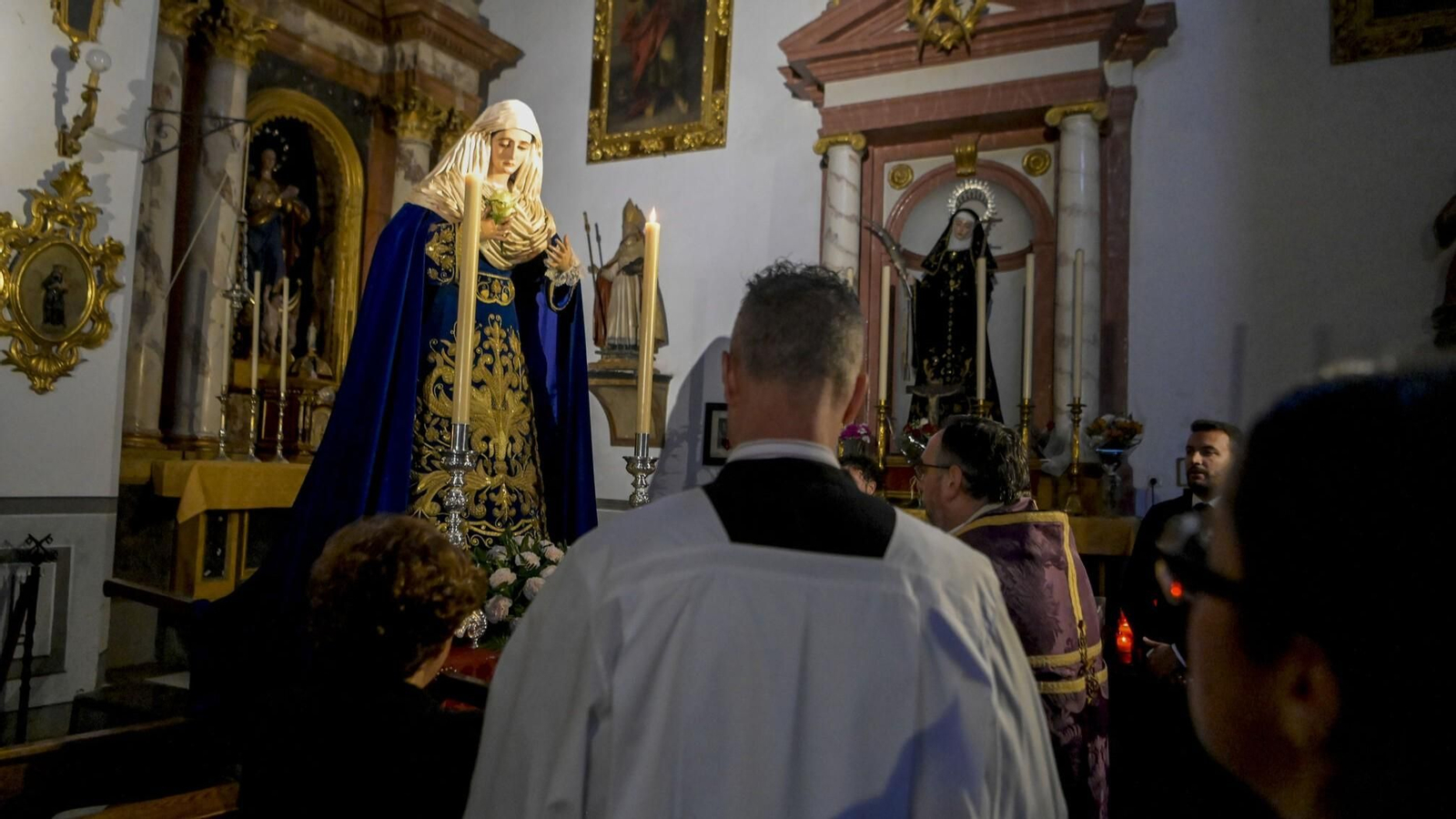 Multitudinario traslado de María Santísima de las Maravillas al paso de palio