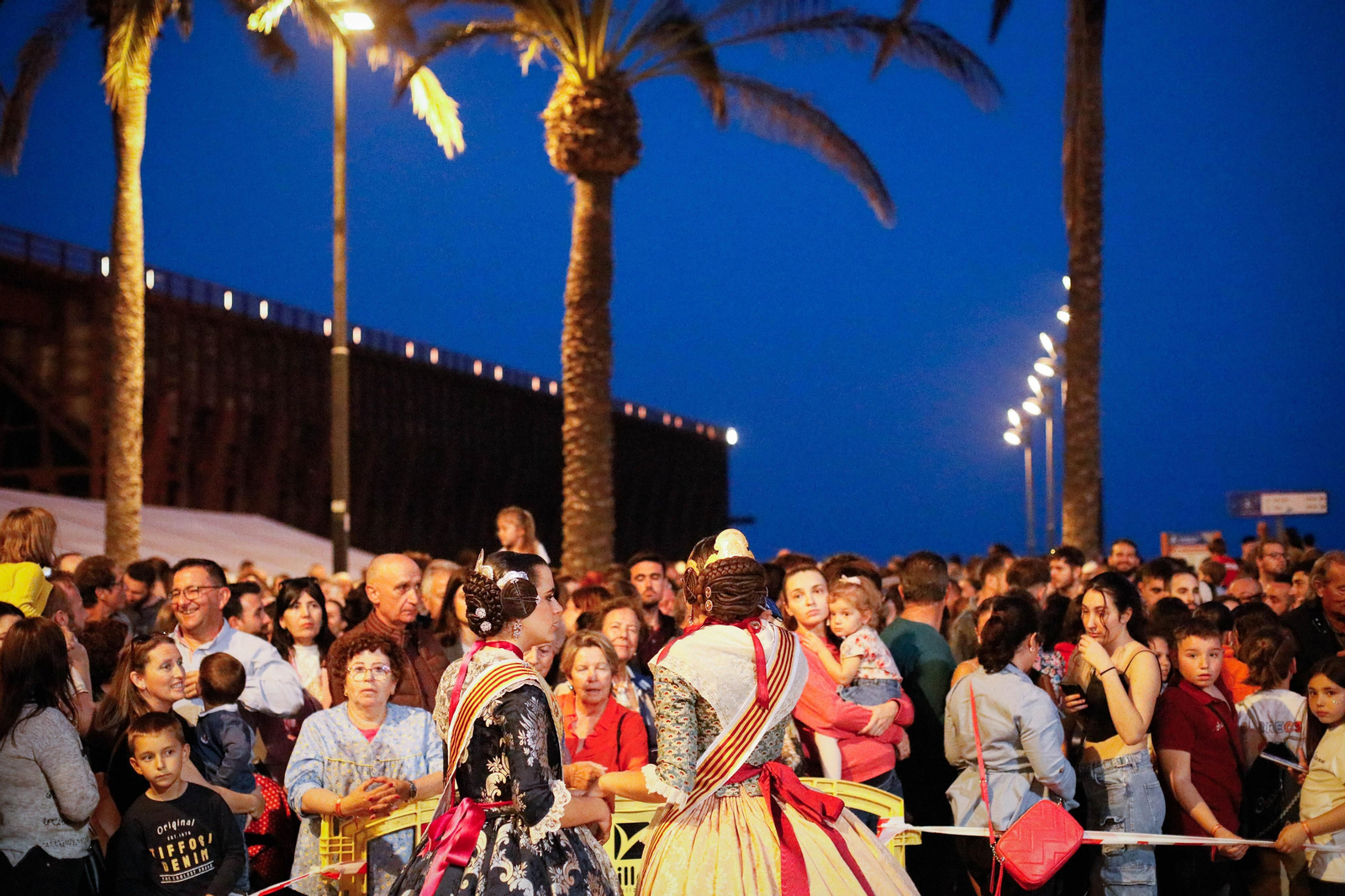 La cremá de las fallas cierra el ‘Fallers pel Món’ en imágenes