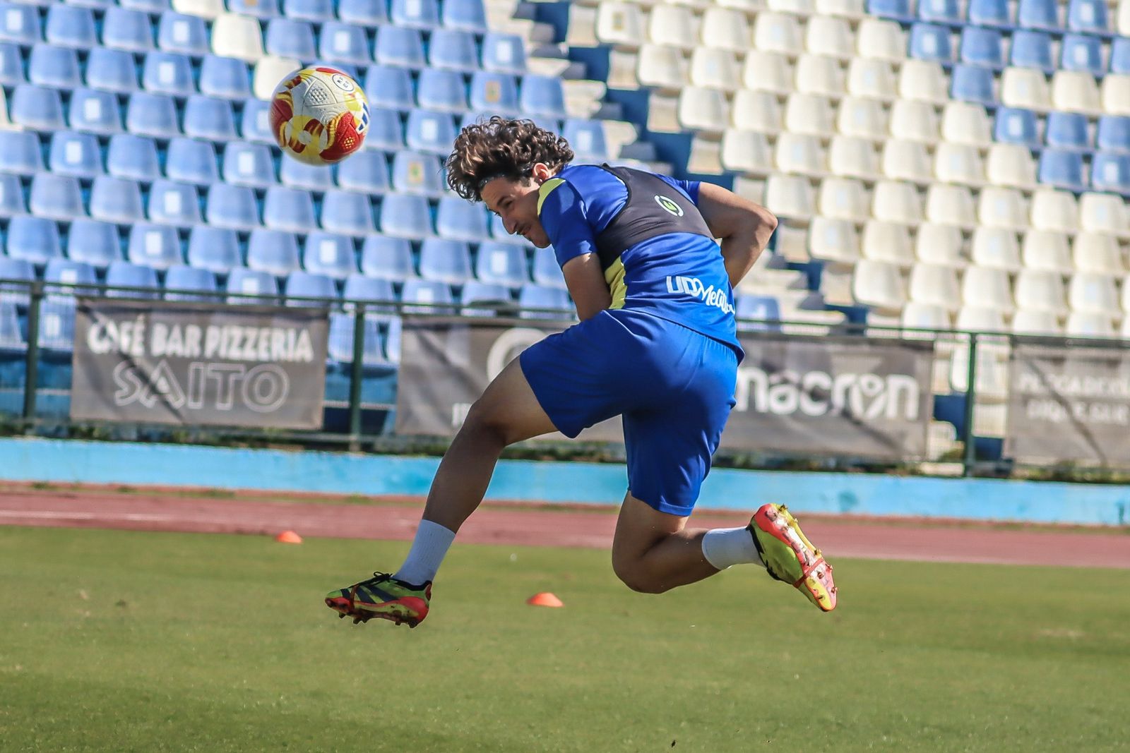 Ayala, centrocampista del Melilla, en un entrenamiento.