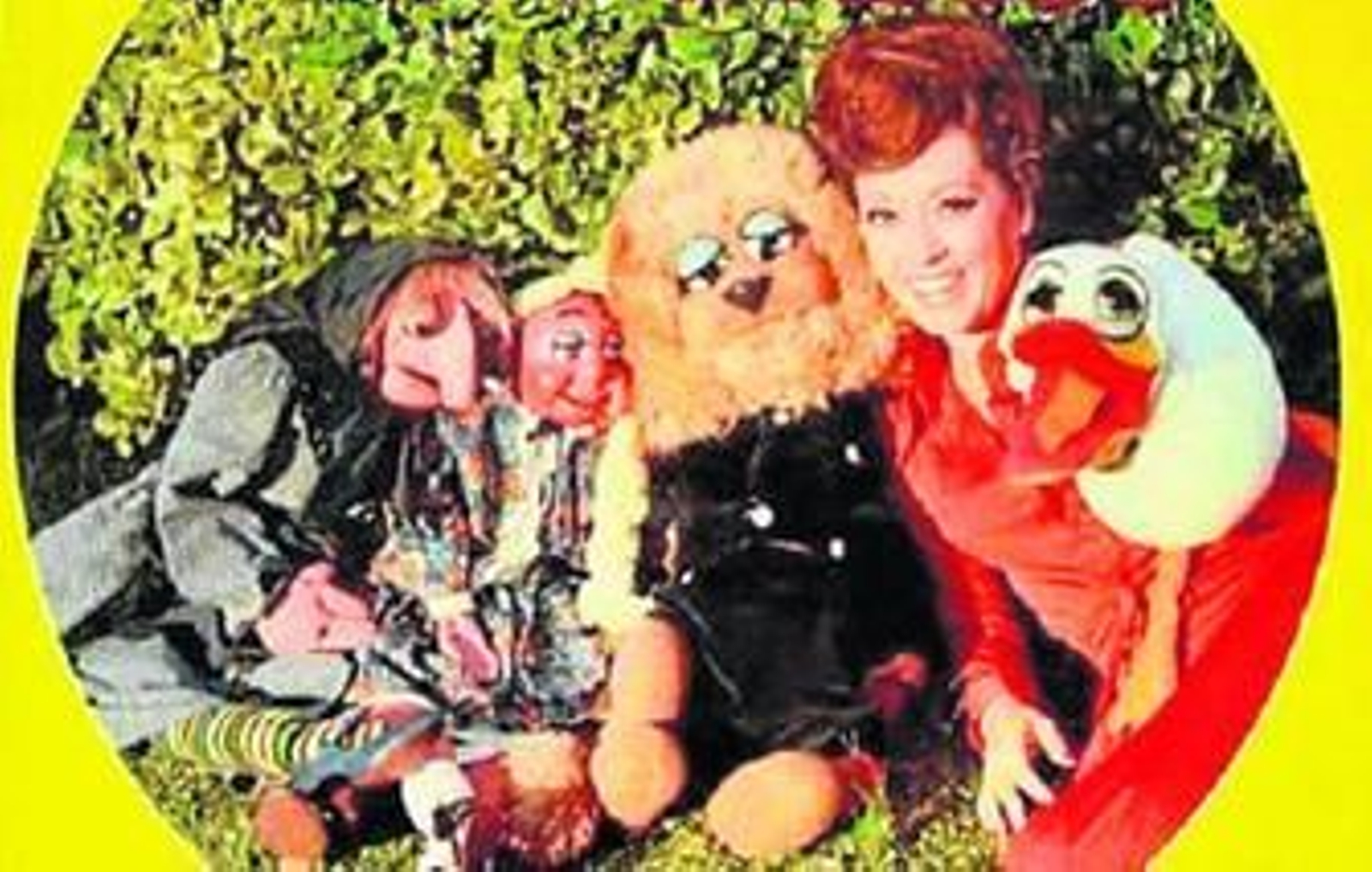 Mary Carmen y José Luis Moreno, rodeados de sus inseparables muñecos.