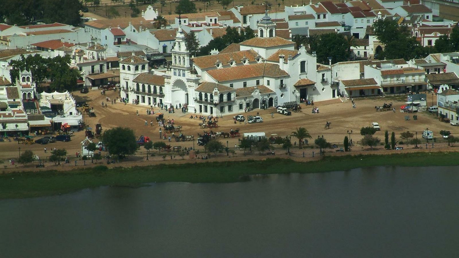 Vista aérea de la ermita del Rocío y de sus alrededores.