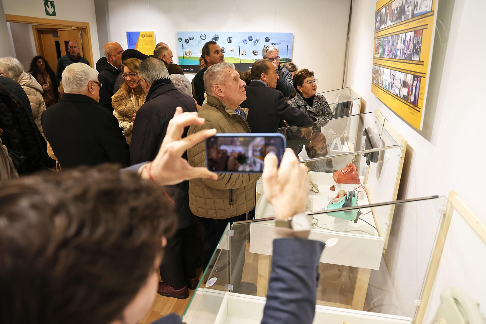 Imágenes de la inauguración de la exposición 'La Telefonía en Huelva'