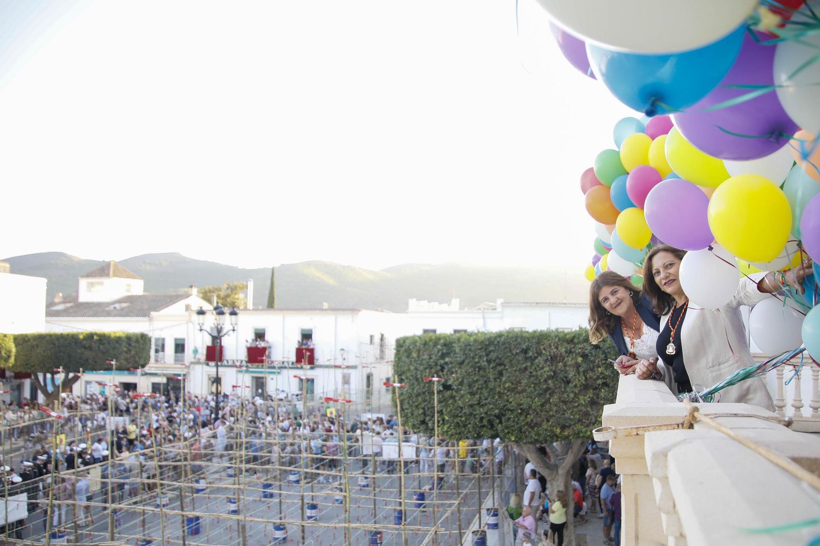 Las imágenes de la misa vespertina y procesión del Cristo de la Luz de Dalías