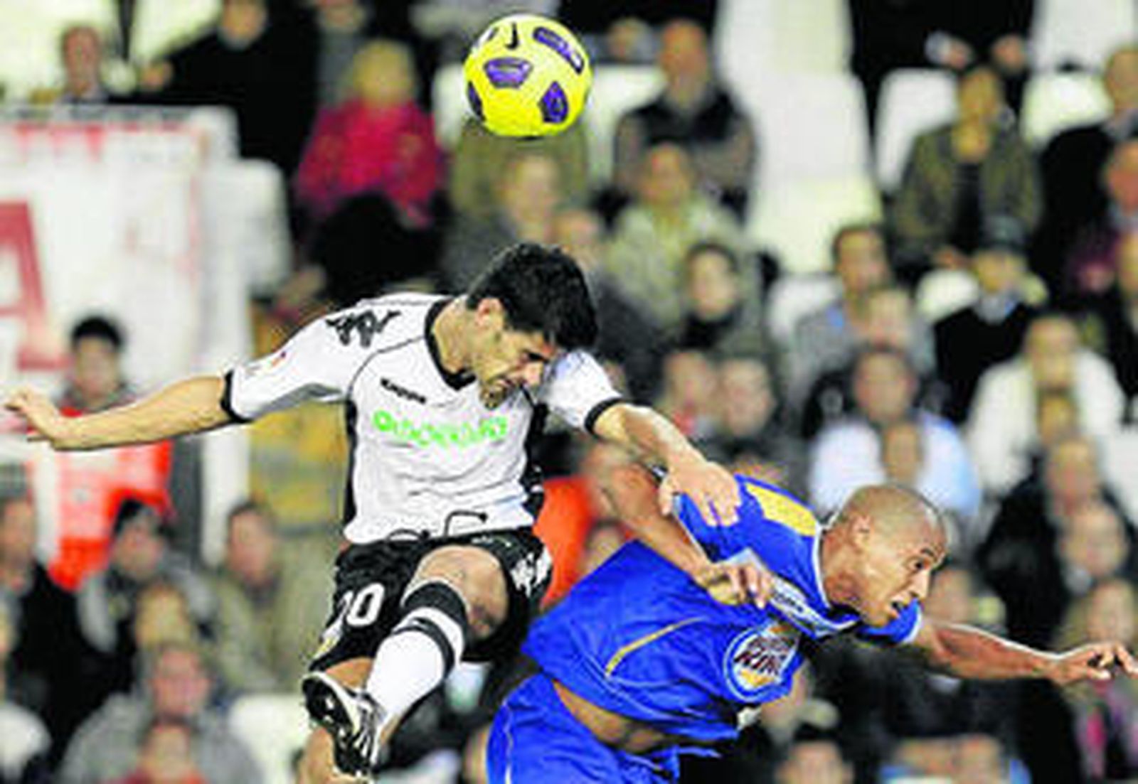 Ricardo Costa se impone en el salto al azulón Pablo Pintos.