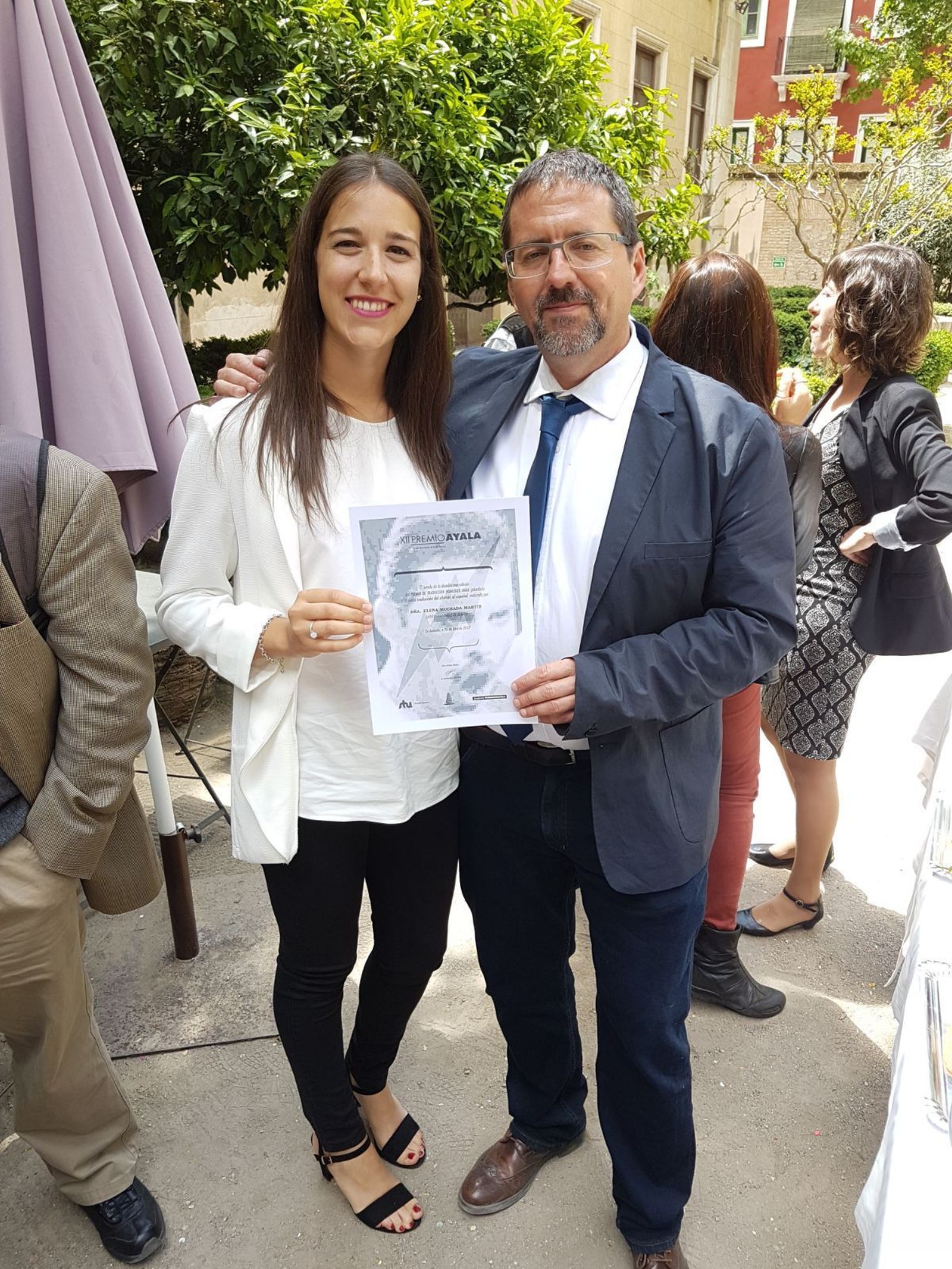 Elena Muchada, con el decano de la Facultad de Traducción e Interpretación.