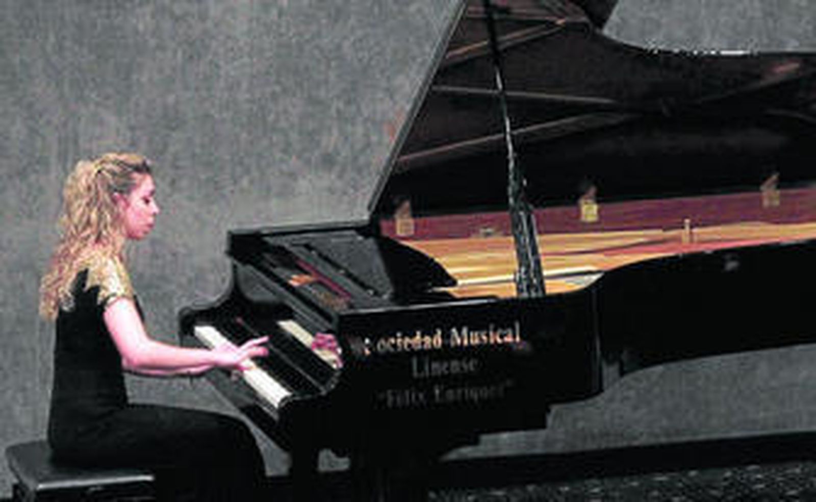 Imagen del recital de piano celebrado ayer en La Línea por Carmen Montero.