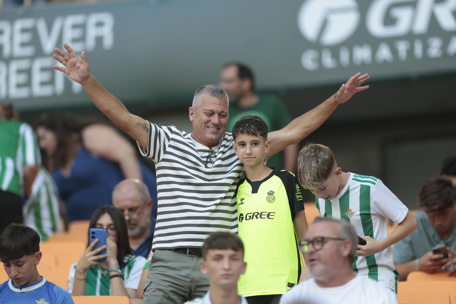 Búscate en las fotos del Betis - Alavés