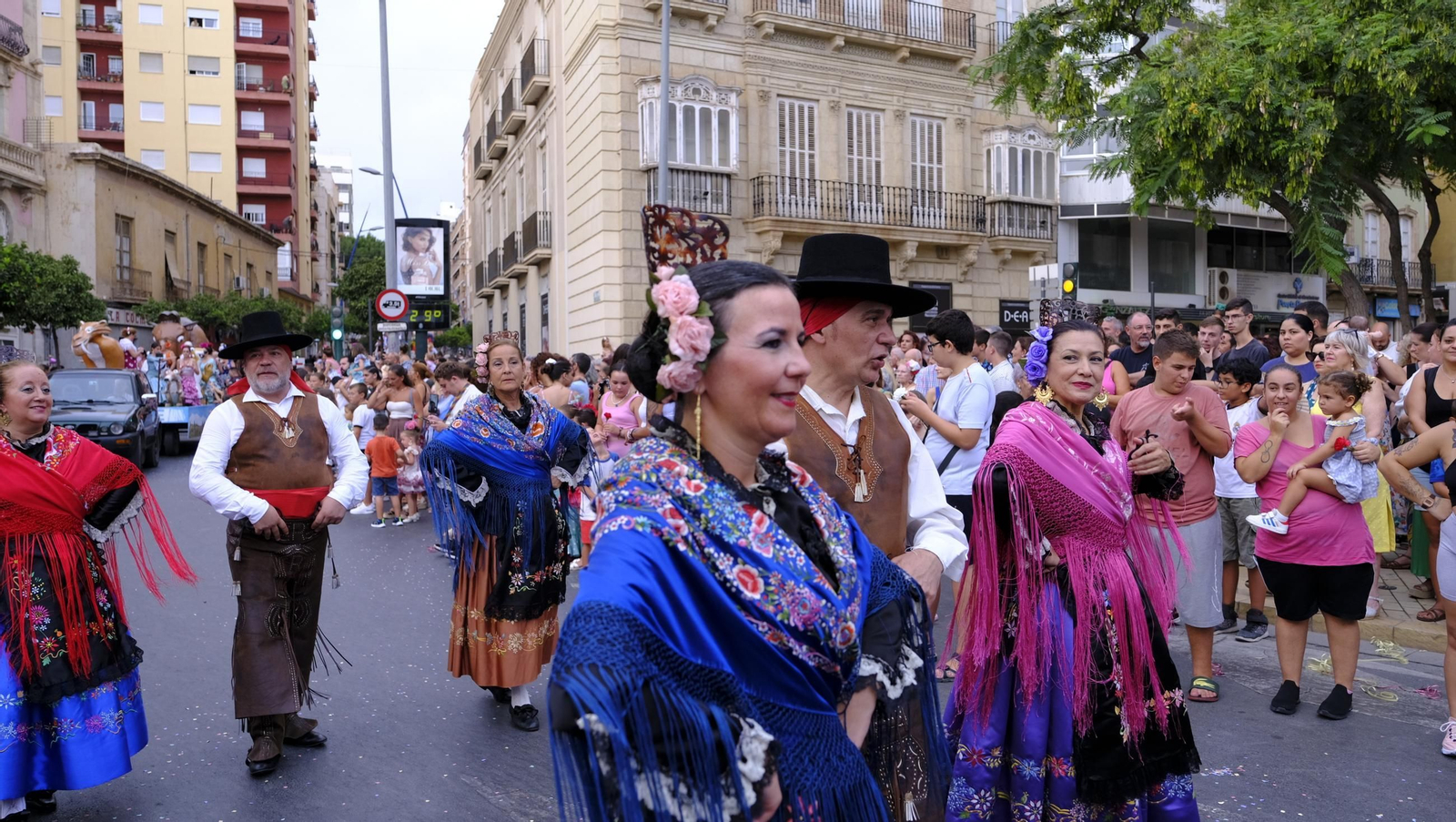 Las mejores imágenes de la Batalla de Flores de Almería