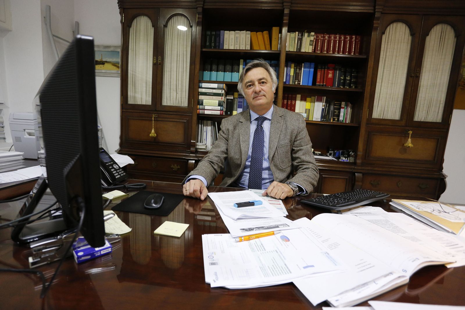 Ramón Caballero Otaolarruchi, ayer en su despacho.