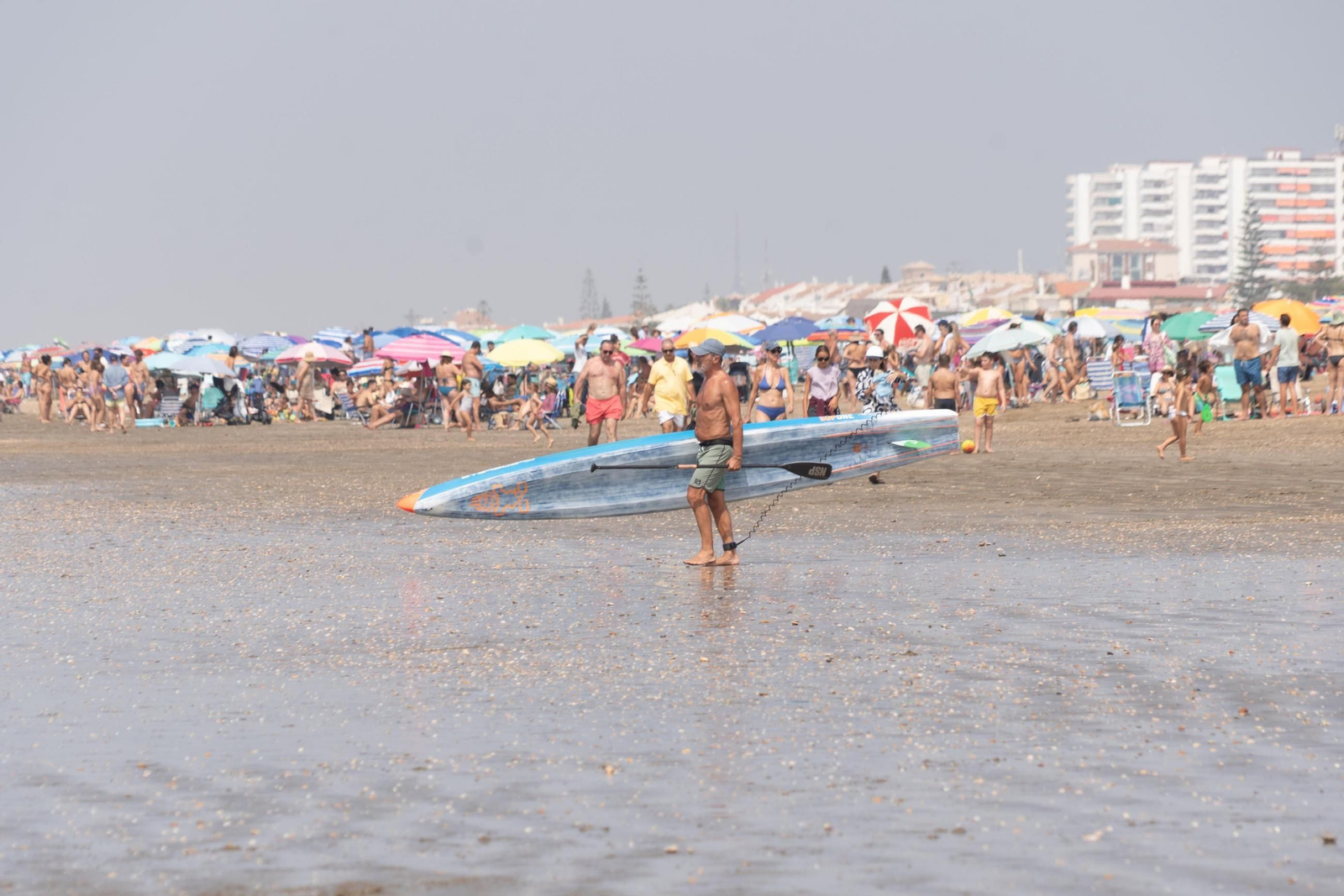 El ambiente de las playas de Huelva el domingo 24 de agosto