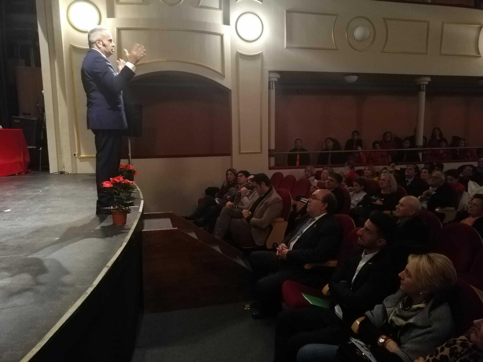 Cristóbal Cervantes se dirige a todos los asistentes durante su pregón de anoche.