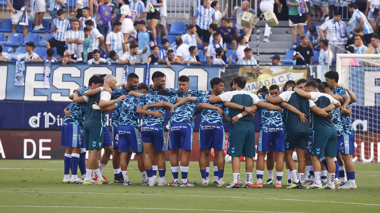 Piña del Málaga CF antes del encuentro