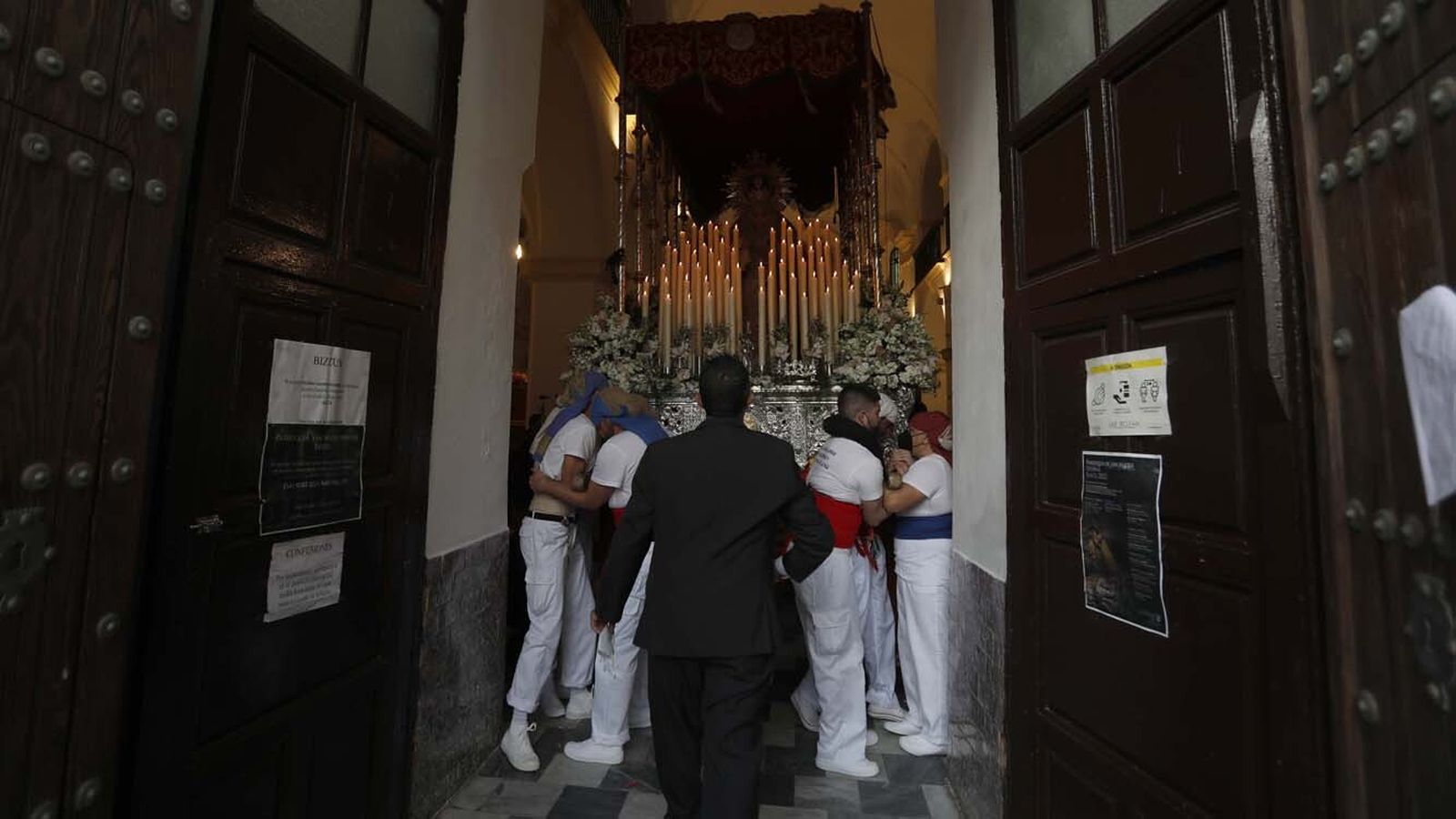 Las imágenes del Jueves Santo en Tarifa: Jesús Nazareno y María Santísima Virgen de la Paz