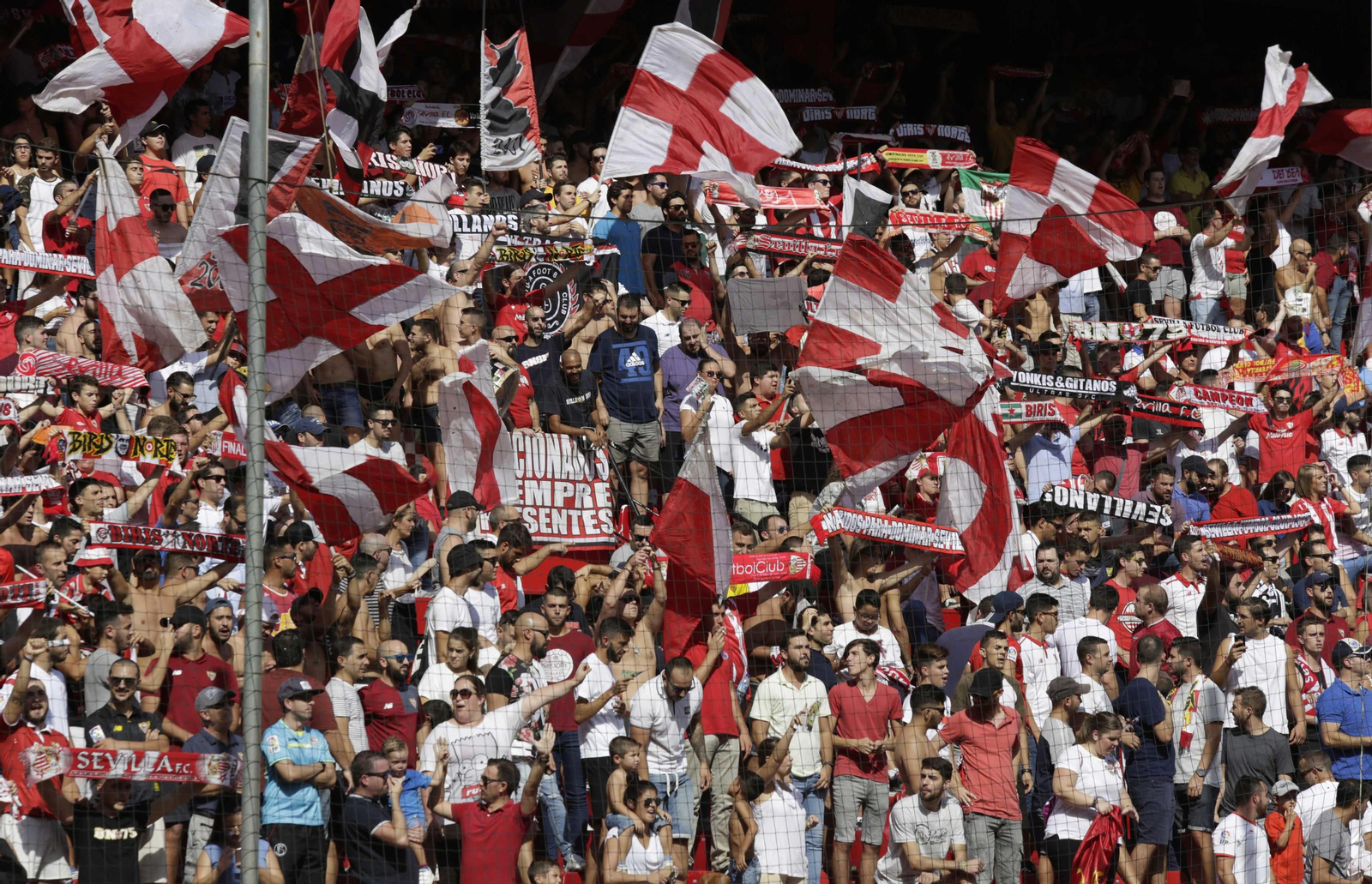 Aspecto de la grada donde se colocan los Biris en el Sánchez-Pizjuán.